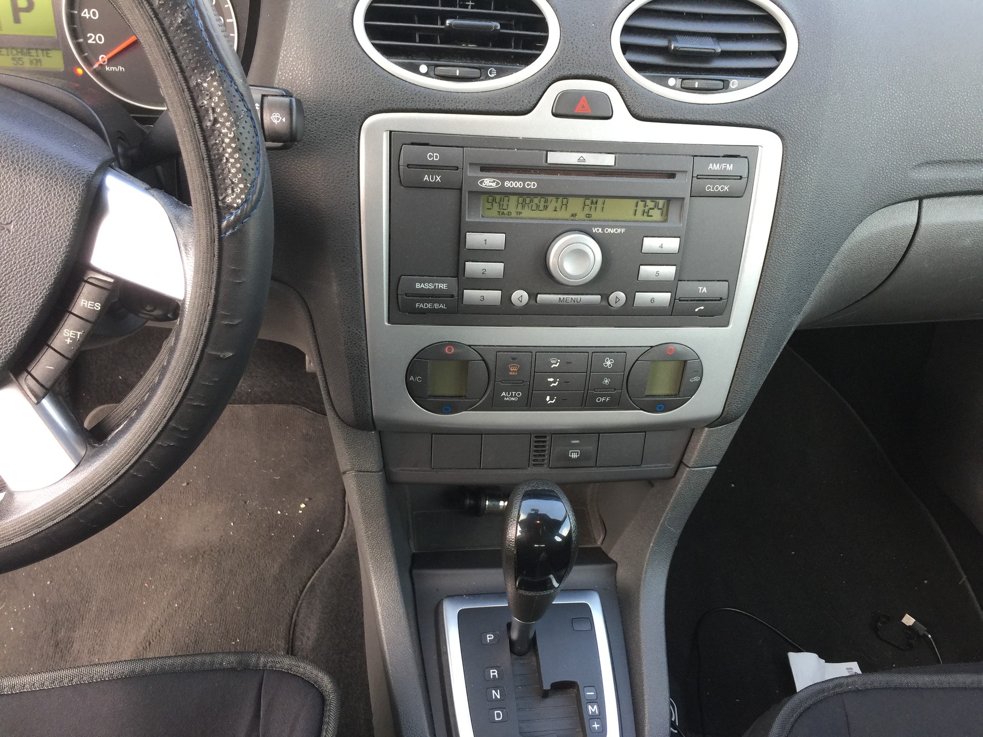 FORD Focus 1.6i Carving Automatic-image-12