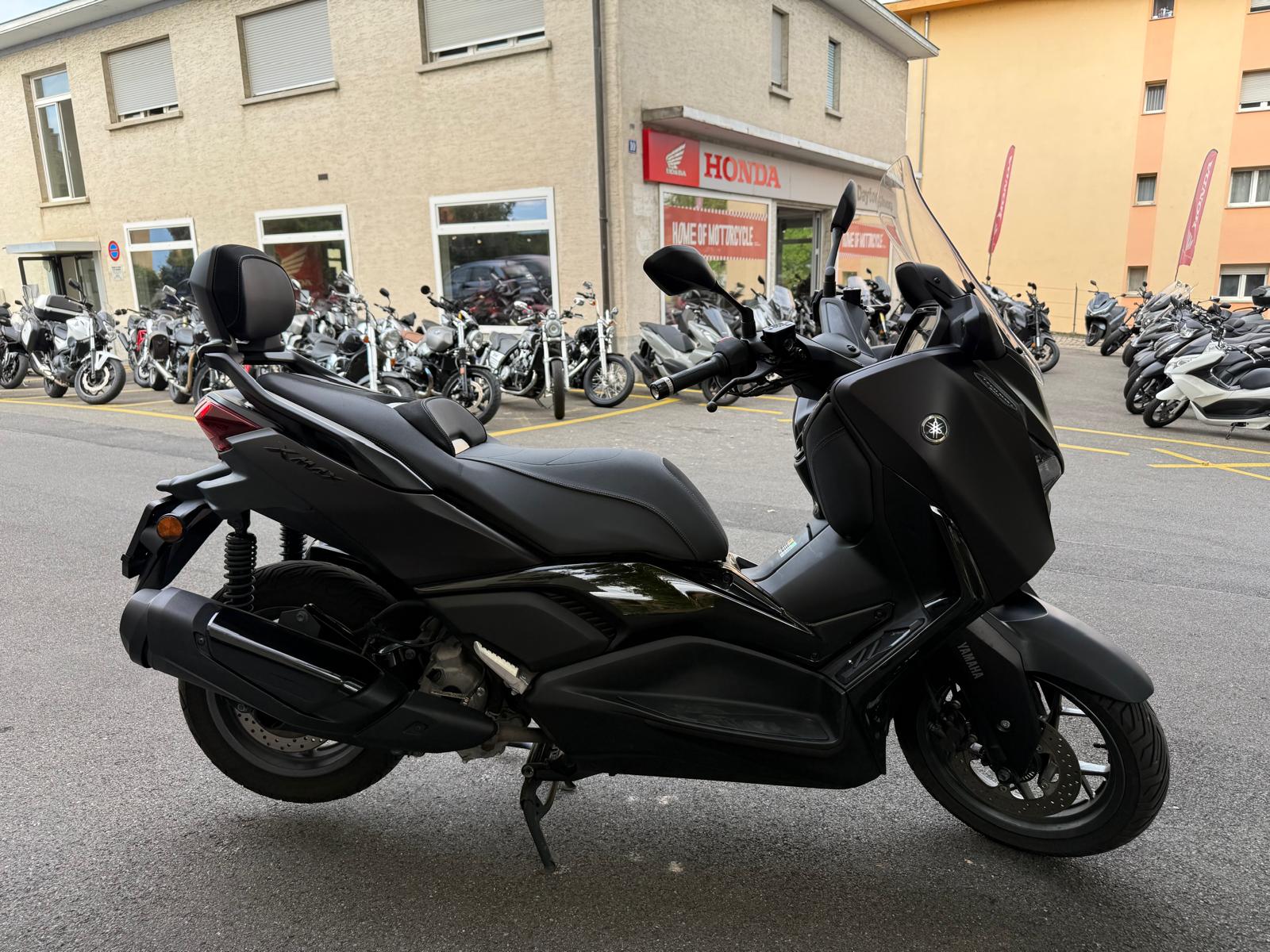 YAMAHA X-Max 300 Tech Max-showroom-element-3