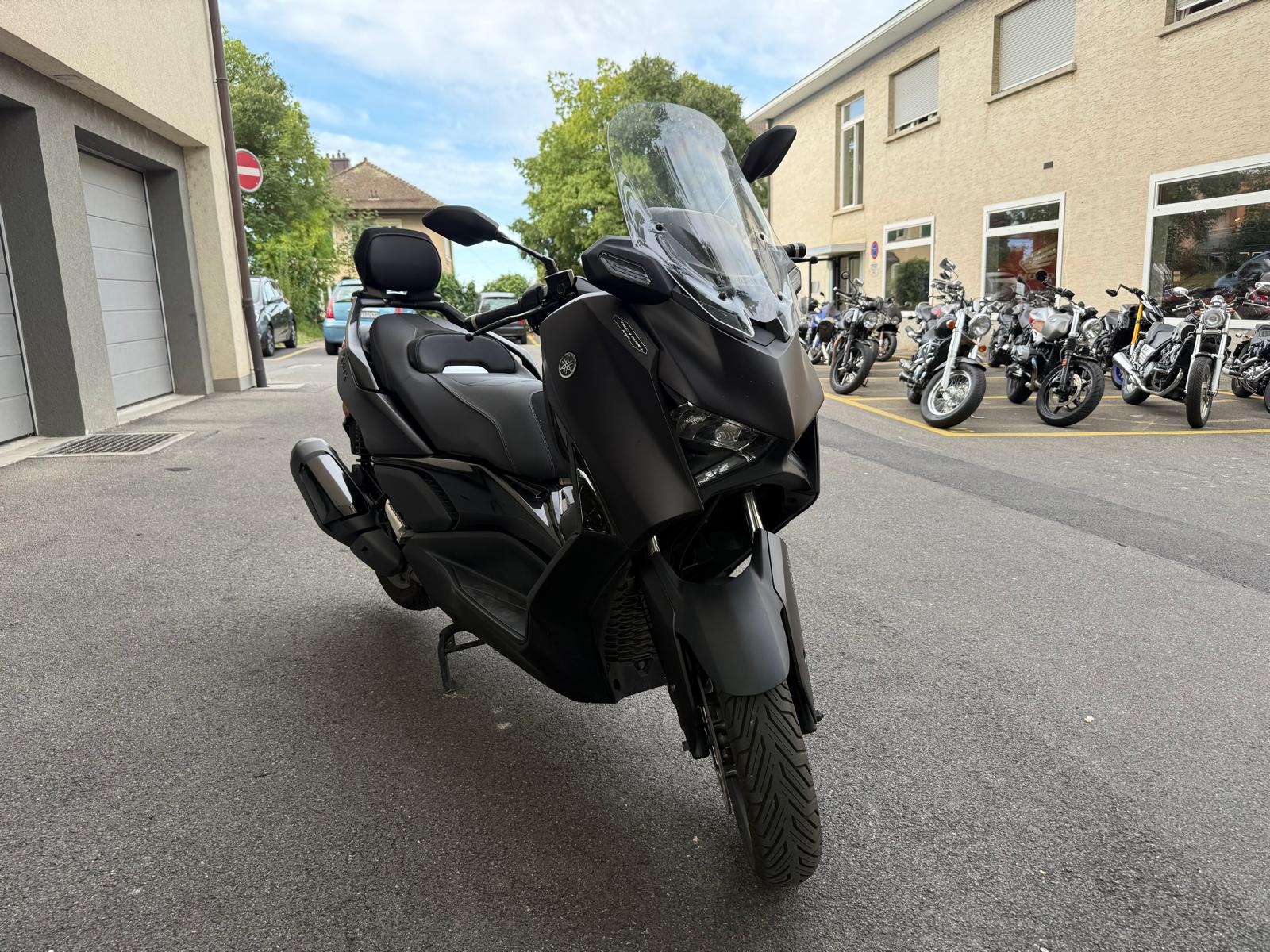 YAMAHA X-Max 300 Tech Max-showroom-element-1