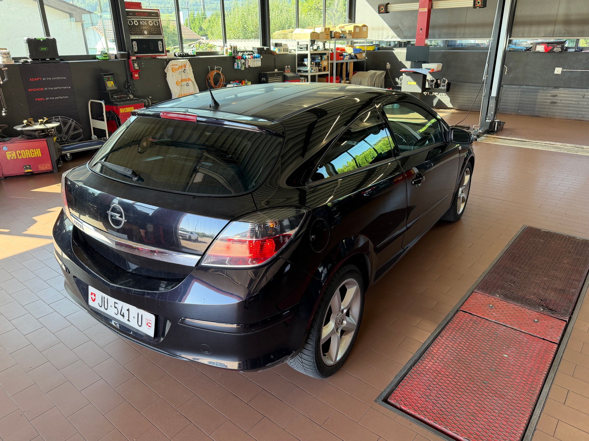 OPEL Astra GTC 2.0i 16V Turbo Sport-image-4