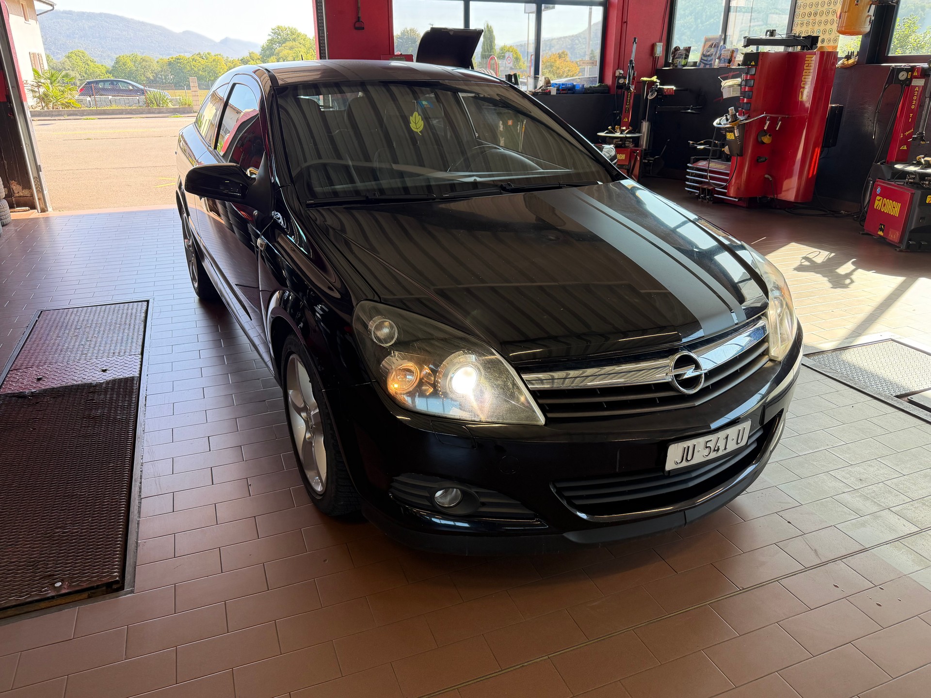 OPEL Astra GTC 2.0i 16V Turbo Sport-image-2