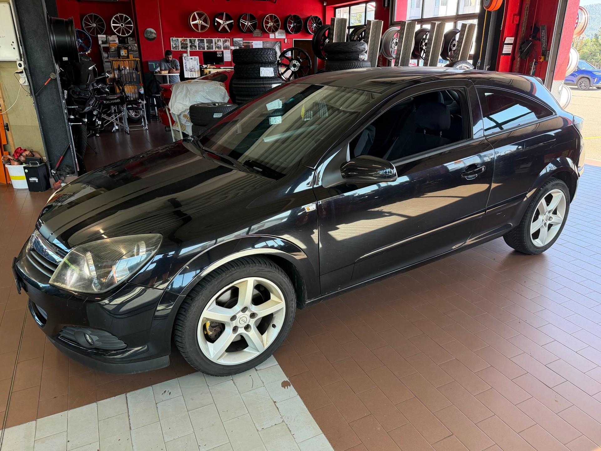 OPEL Astra GTC 2.0i 16V Turbo Sport-image-0
