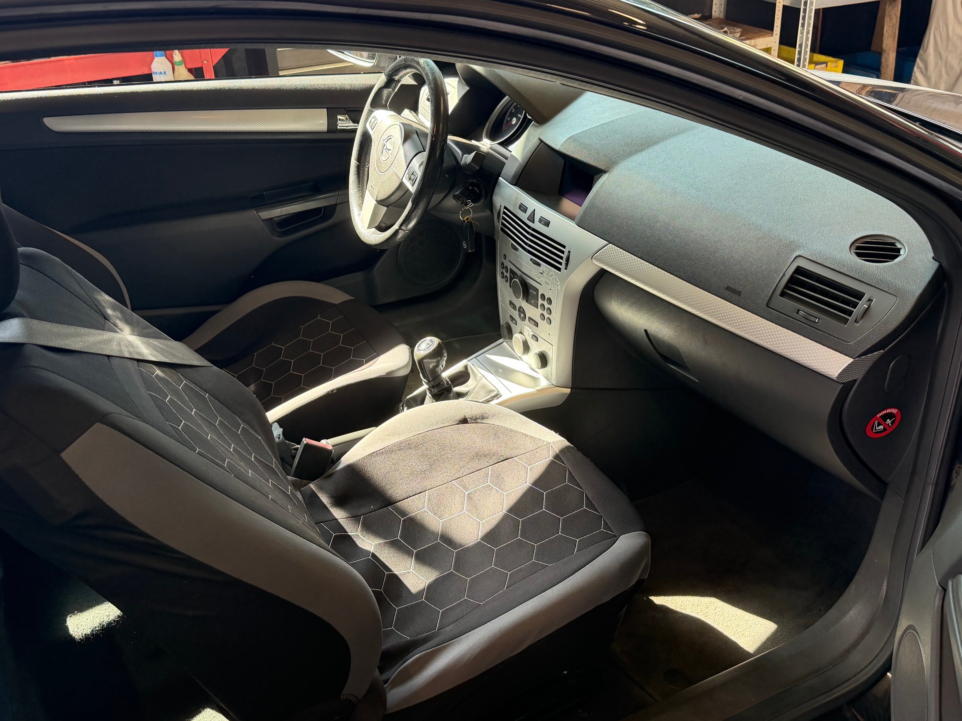 OPEL Astra GTC 2.0i 16V Turbo Sport-image-7