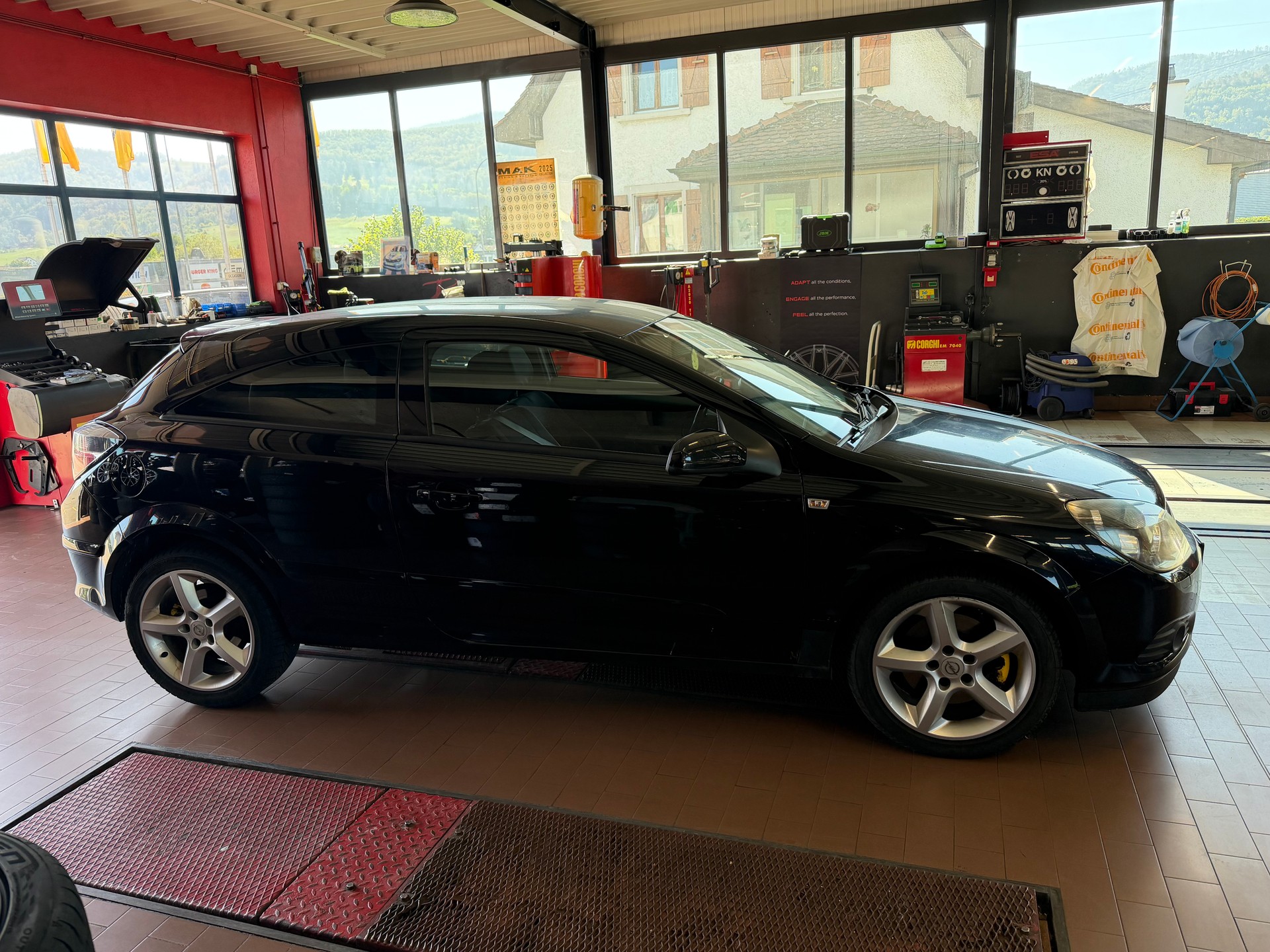 OPEL Astra GTC 2.0i 16V Turbo Sport-image-3
