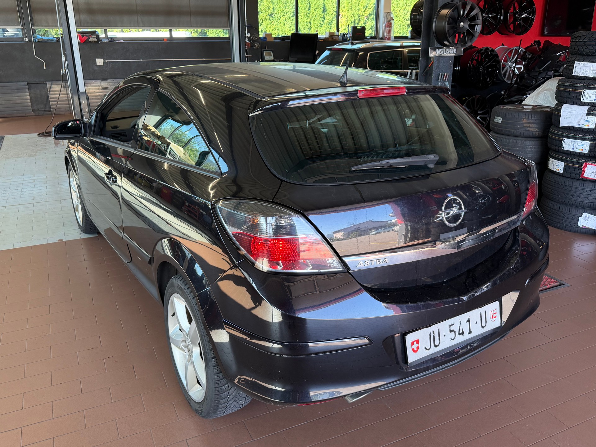 OPEL Astra GTC 2.0i 16V Turbo Sport-image-5