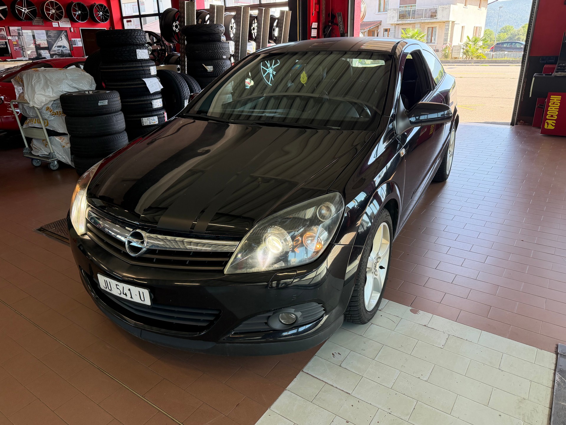 OPEL Astra GTC 2.0i 16V Turbo Sport-image-1