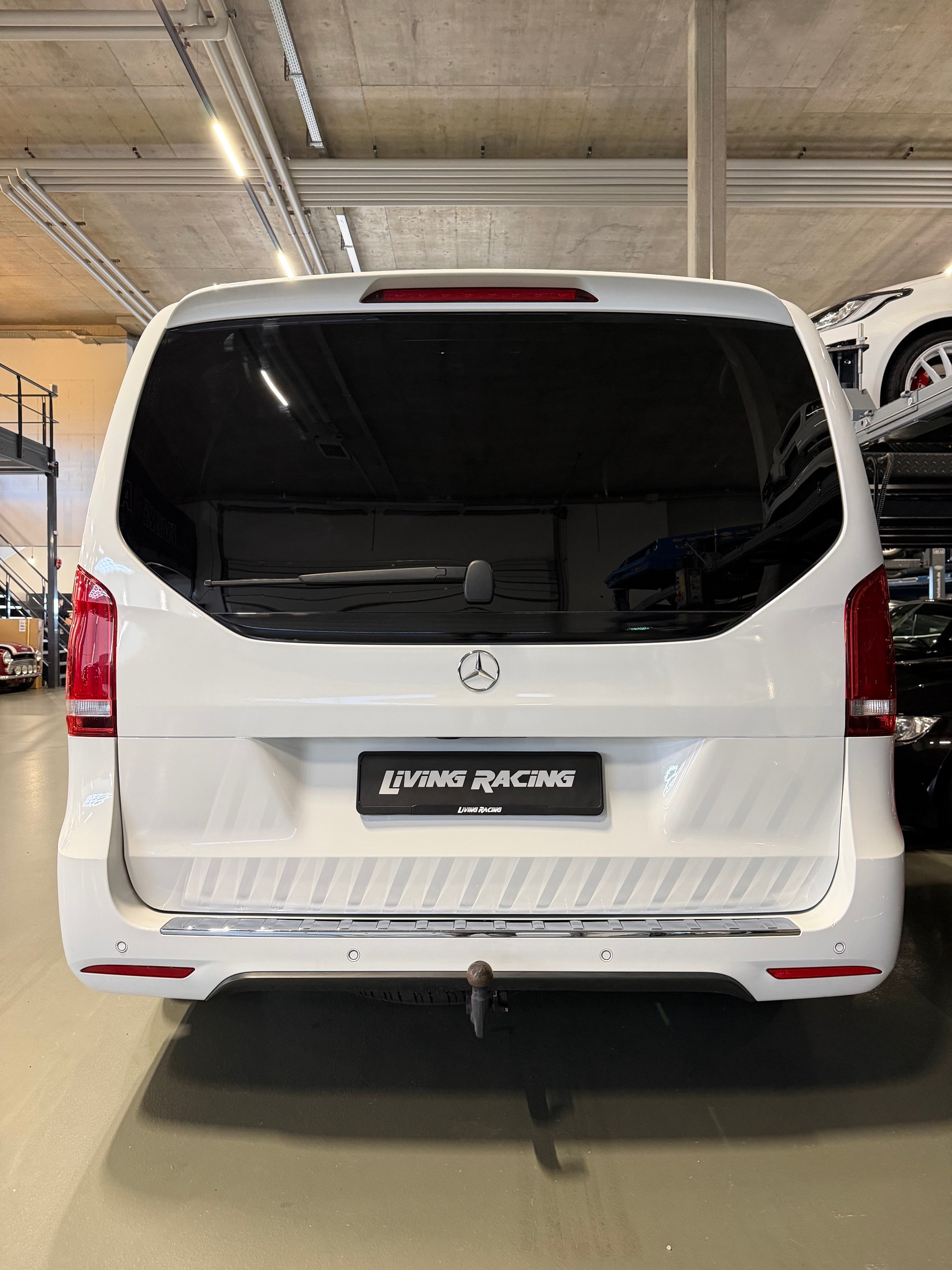 MERCEDES-BENZ V 250 d SwissEd. lang 4Matic *7 places*-image-2