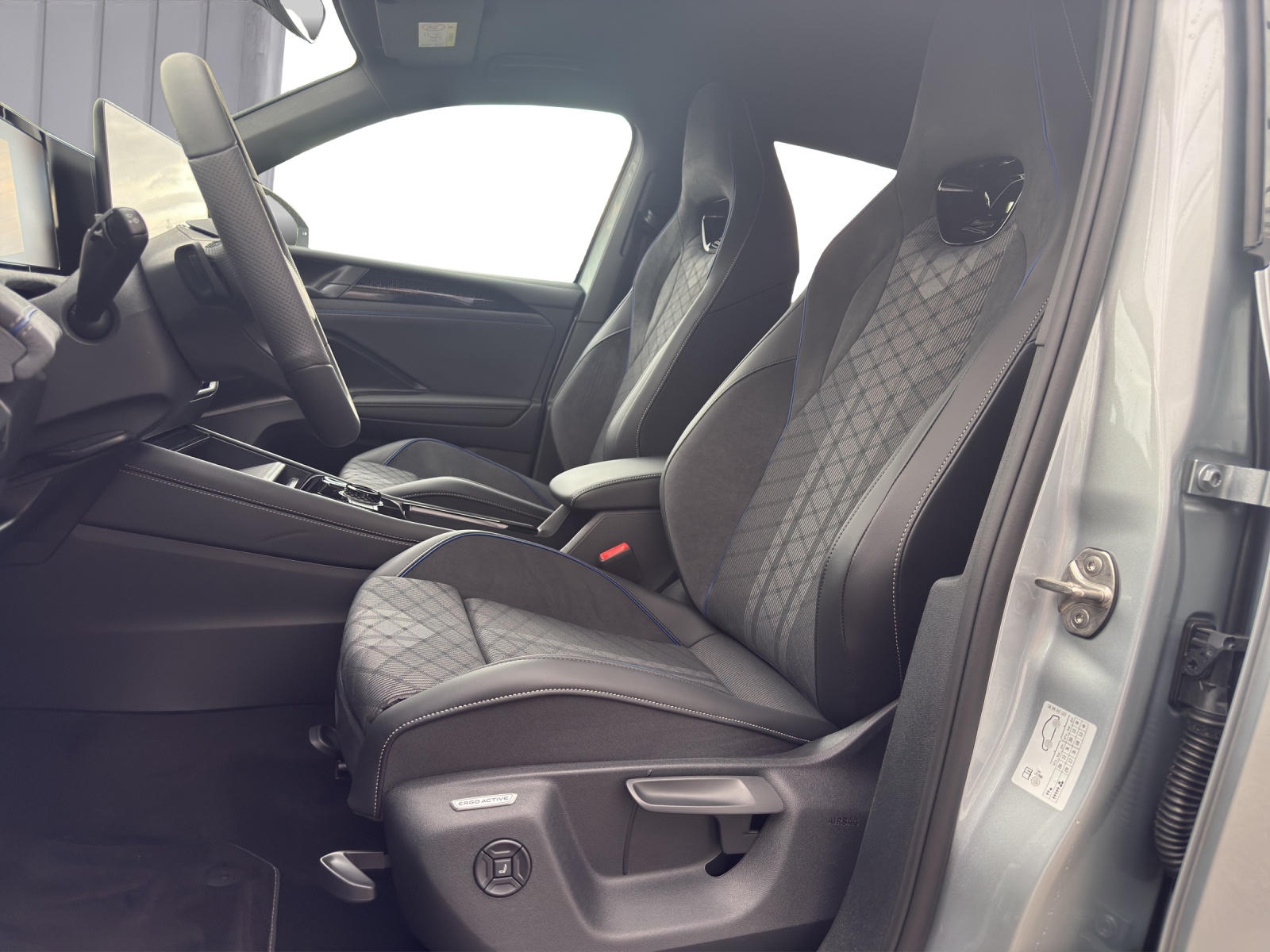 VW Tiguan 1.5 TSI evo2 eHybrid R-Line DSG-image-9