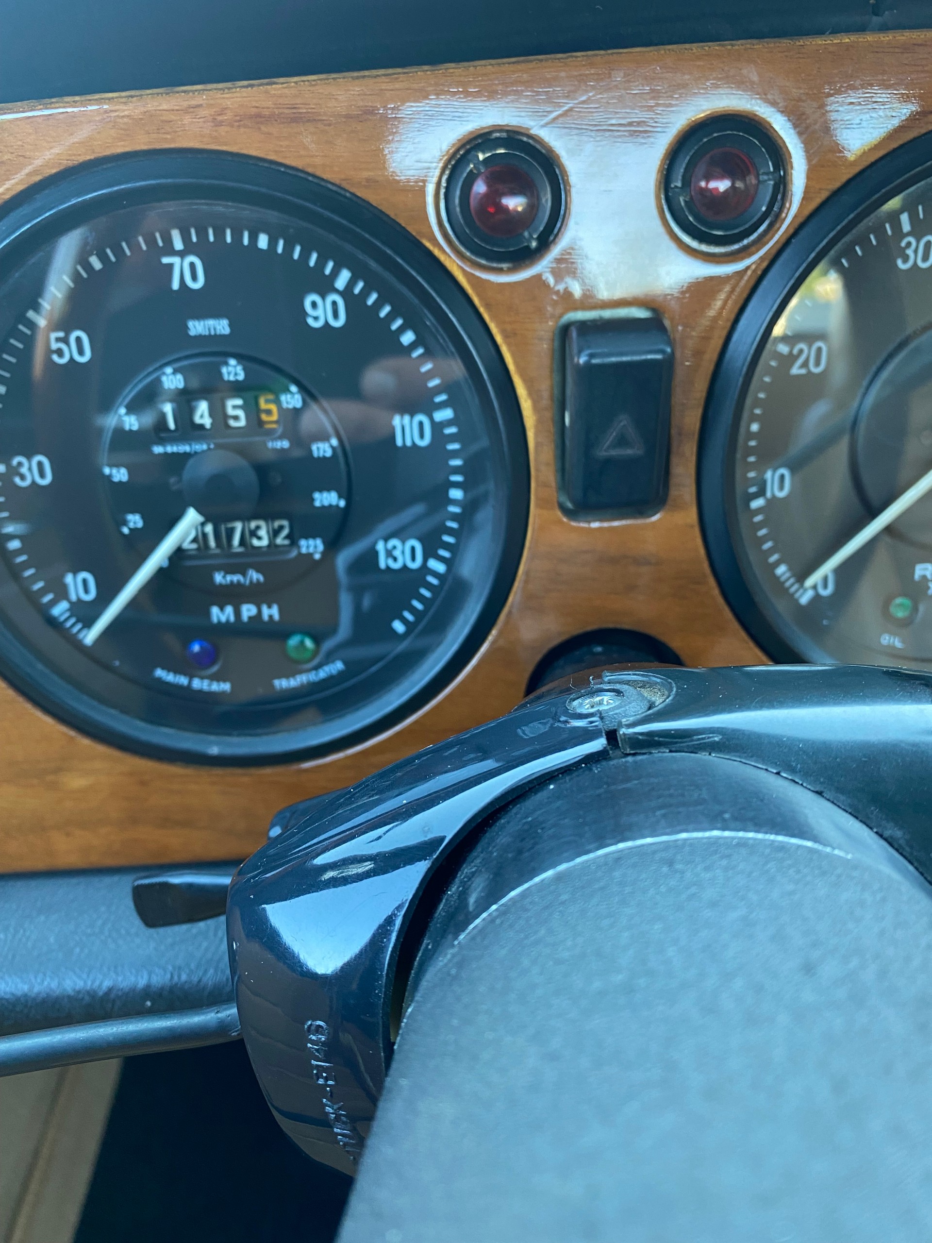 TRIUMPH TR6-image-2
