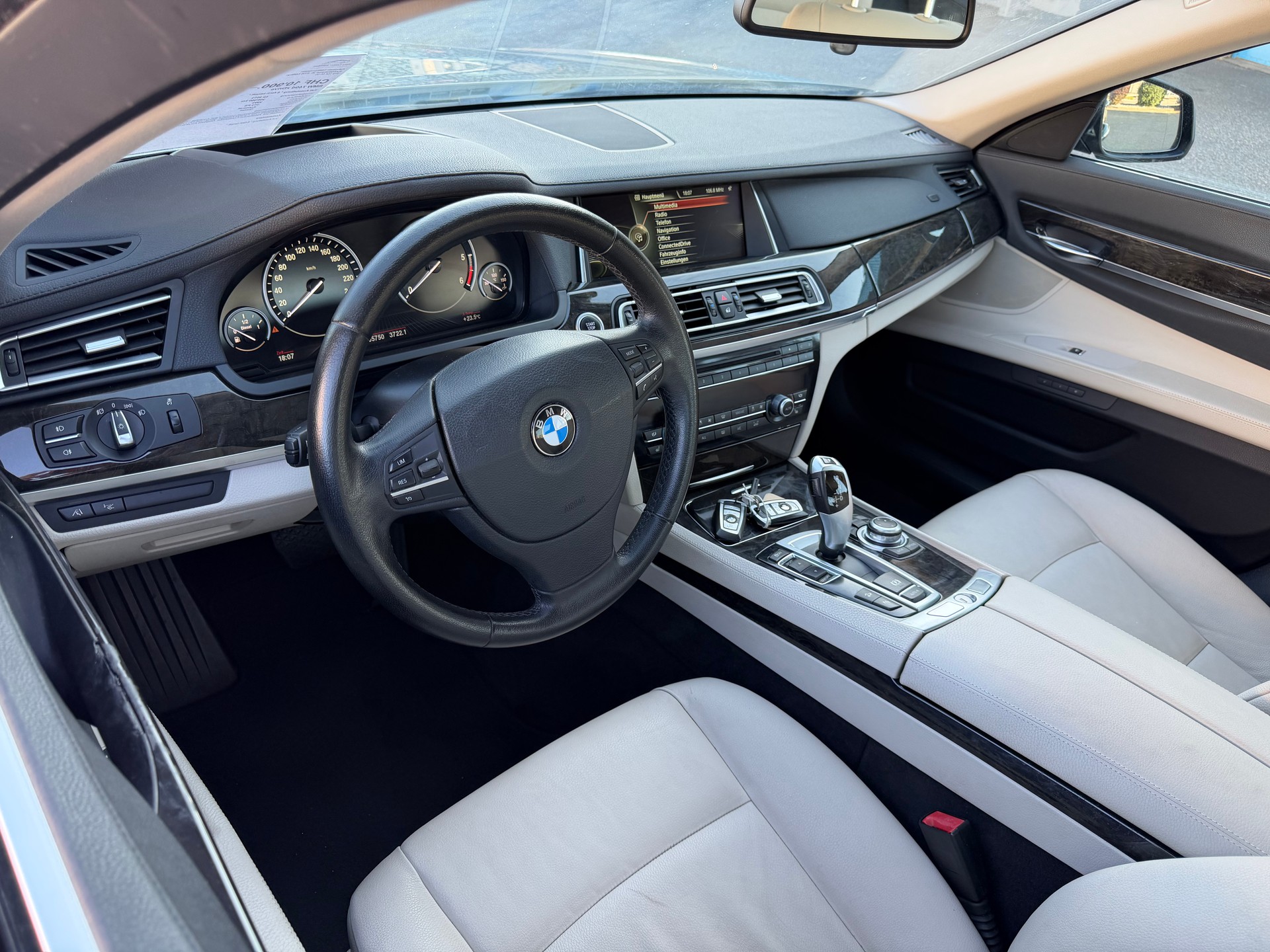 BMW 740d xDrive-image-3