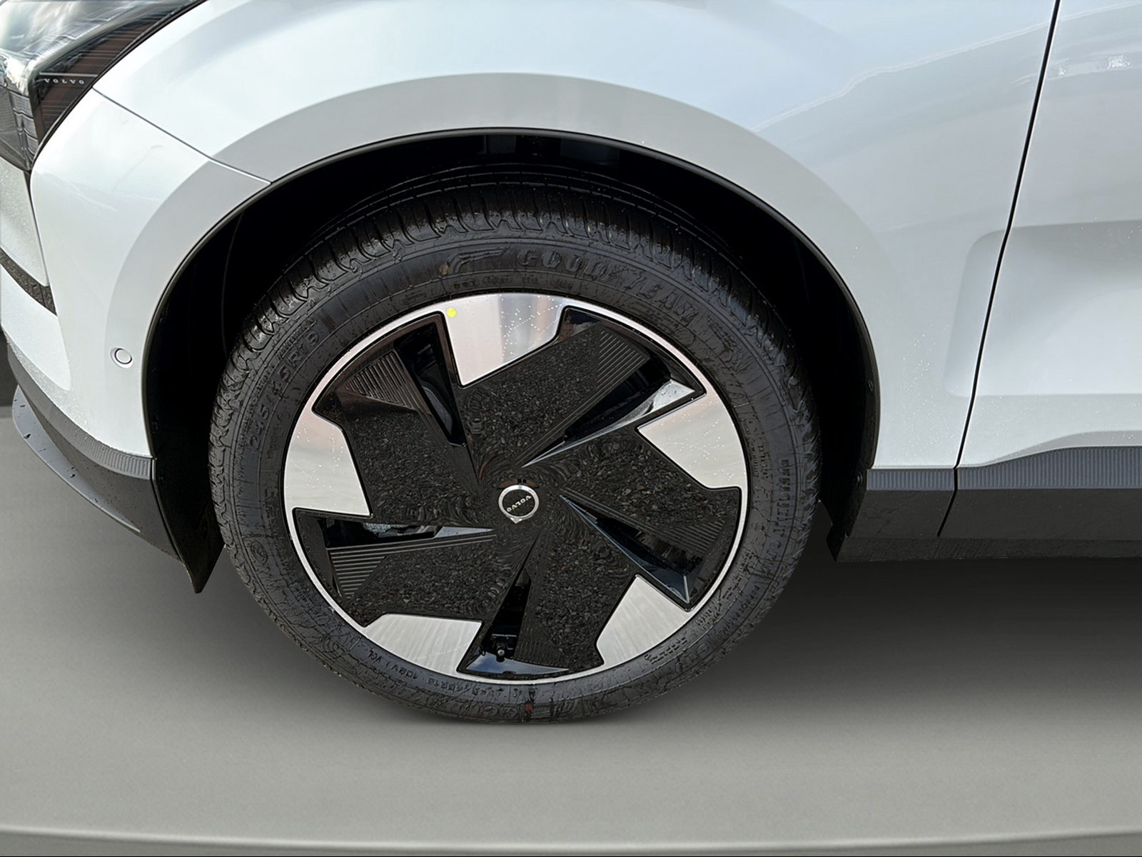 VOLVO EX30 P8 69 kWh AWD Ultra-image-2