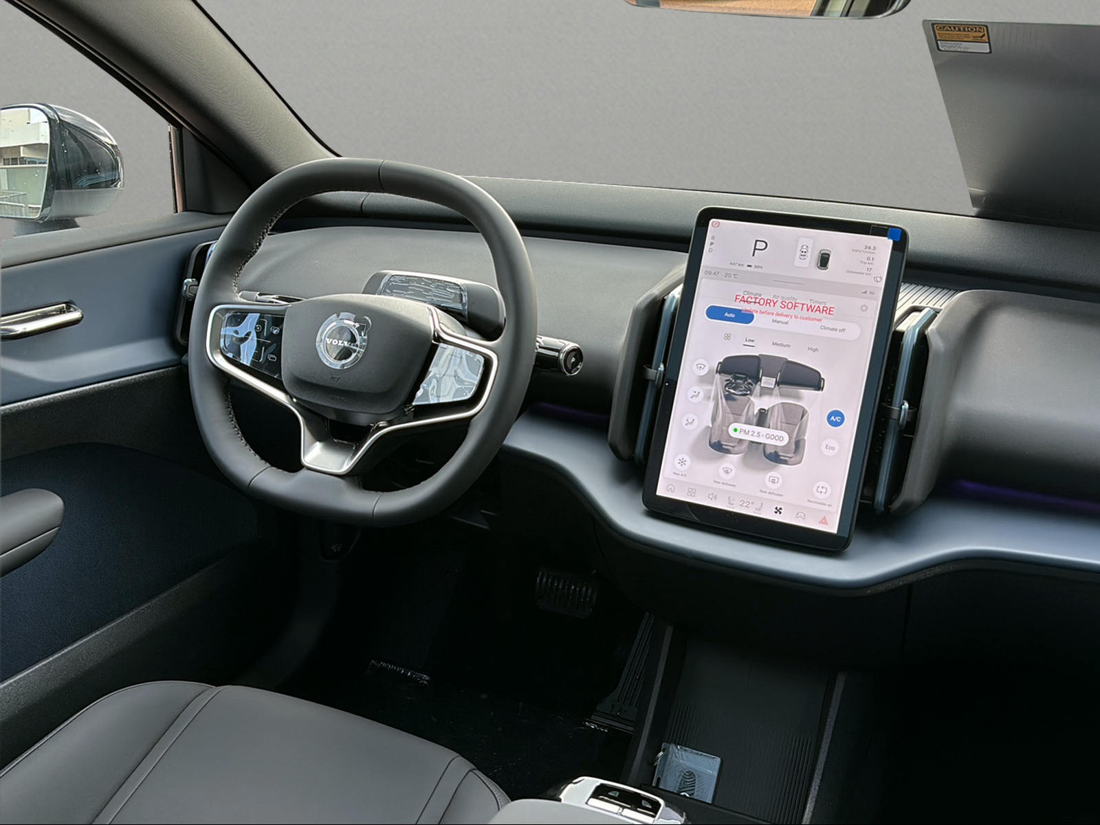 VOLVO EX30 P8 69 kWh AWD Ultra-image-15