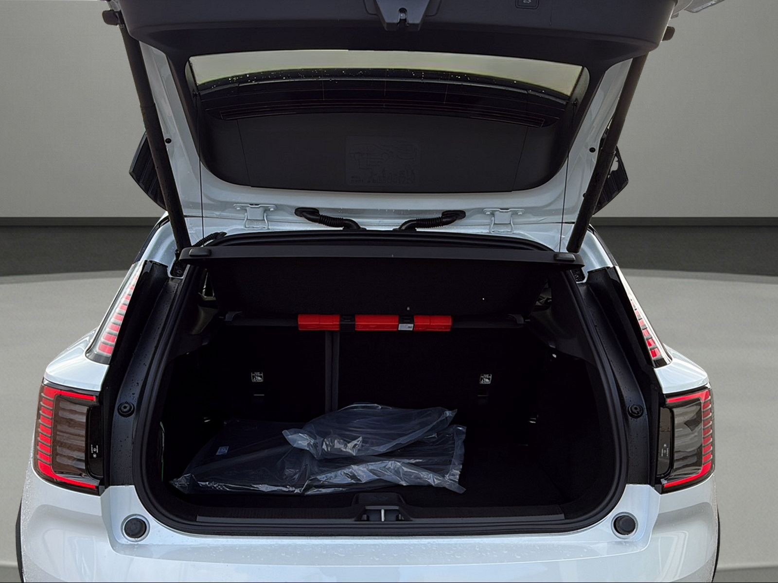 VOLVO EX30 P8 69 kWh AWD Ultra-image-8
