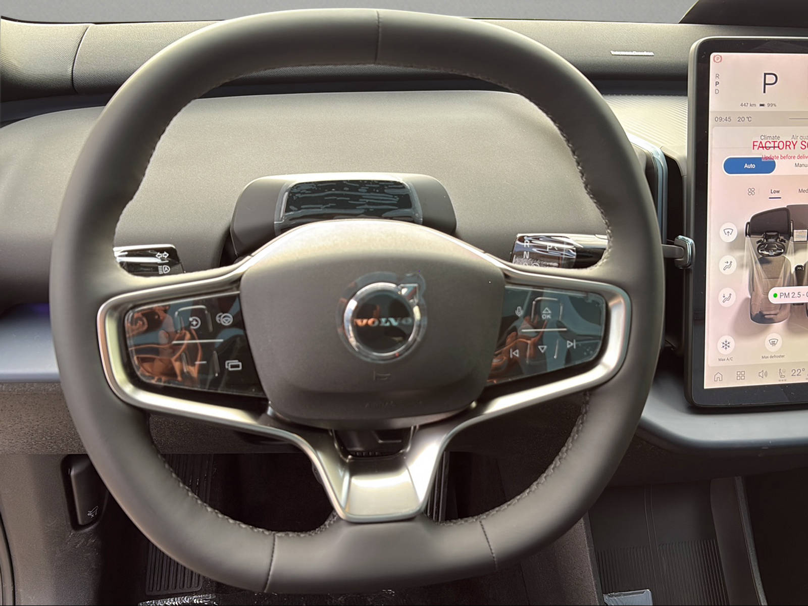 VOLVO EX30 P8 69 kWh AWD Ultra-image-11