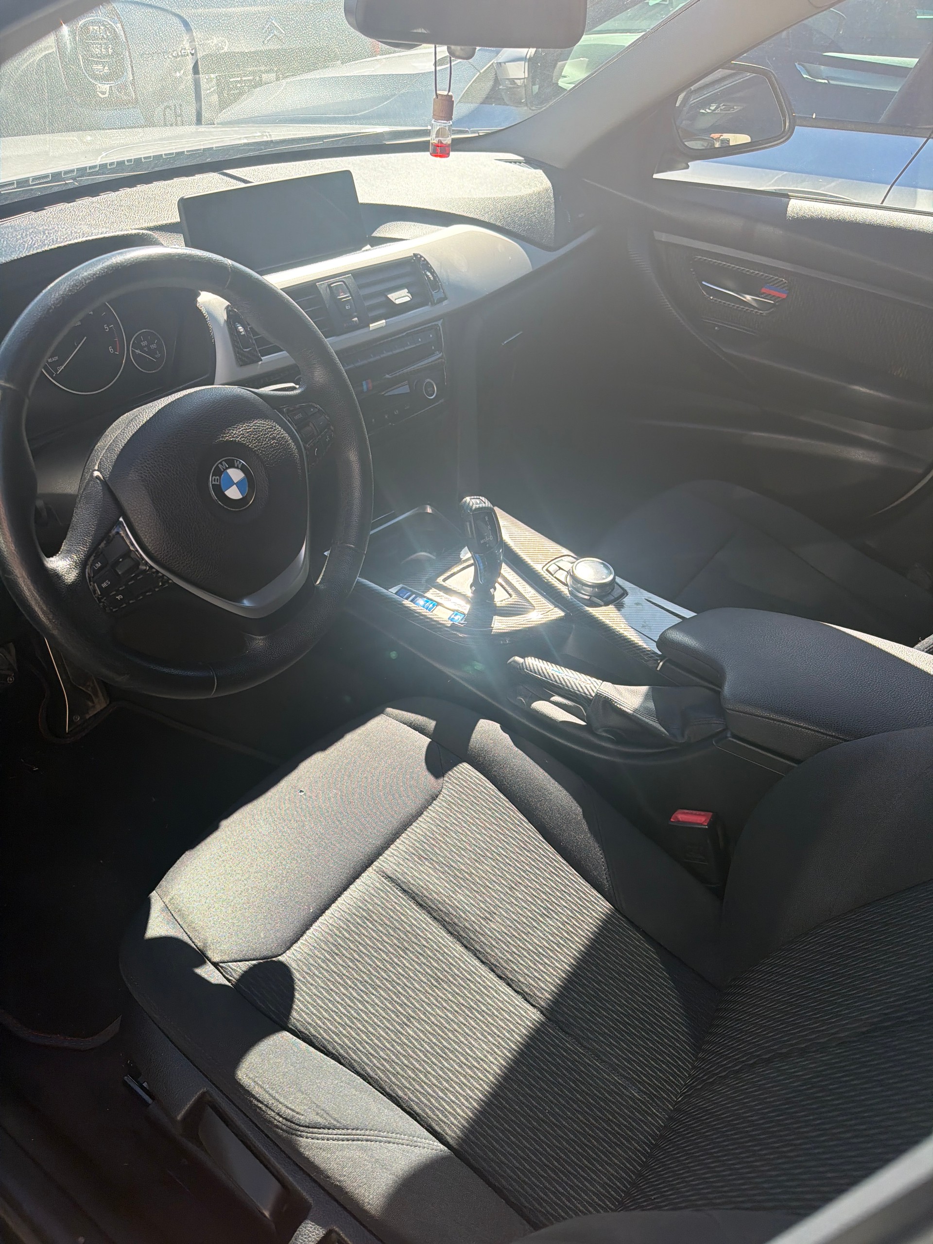 BMW 320d xDrive Touring Luxury Line Steptronic-image-1