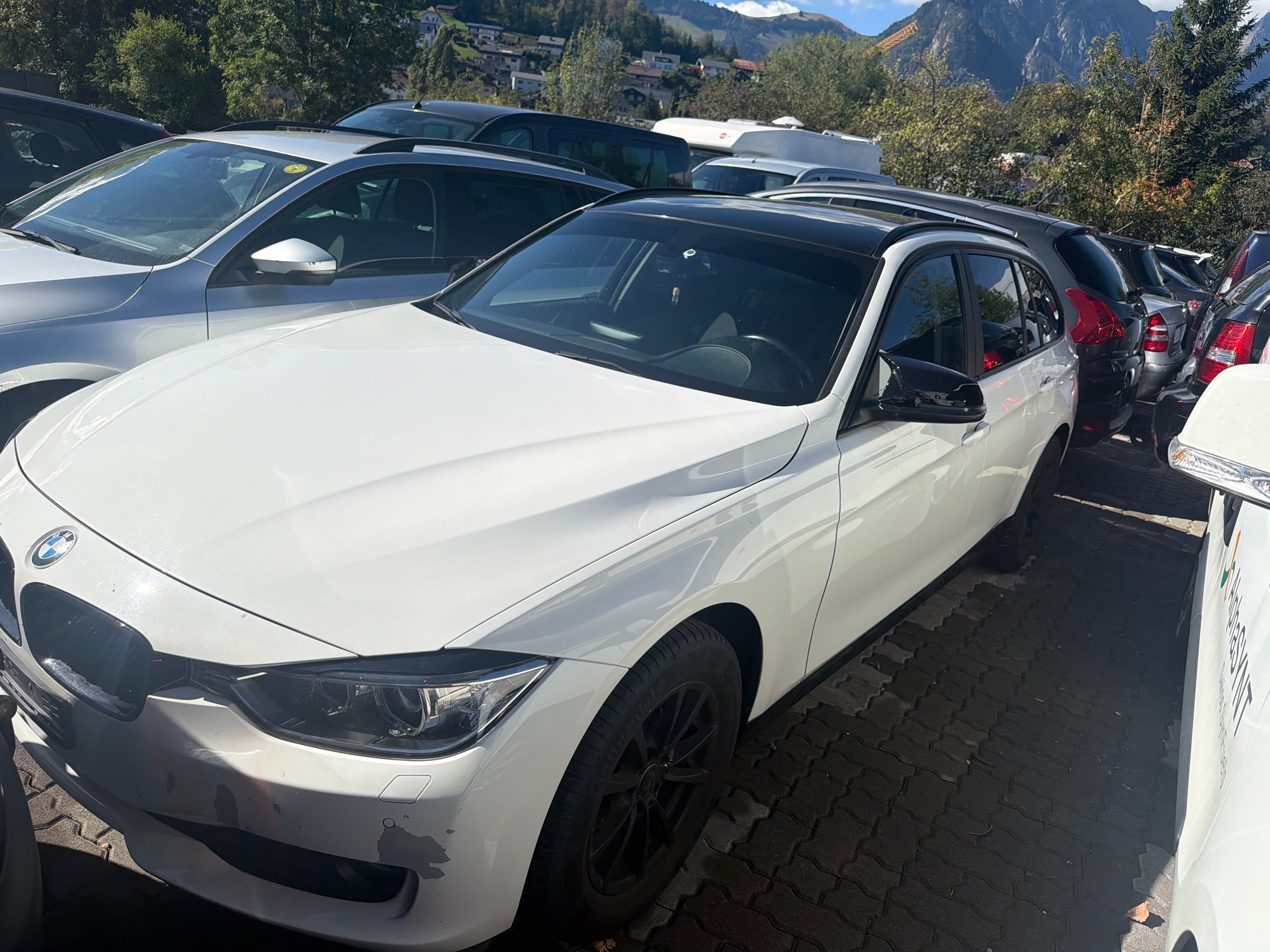 BMW 320d xDrive Touring Luxury Line Steptronic-image-0