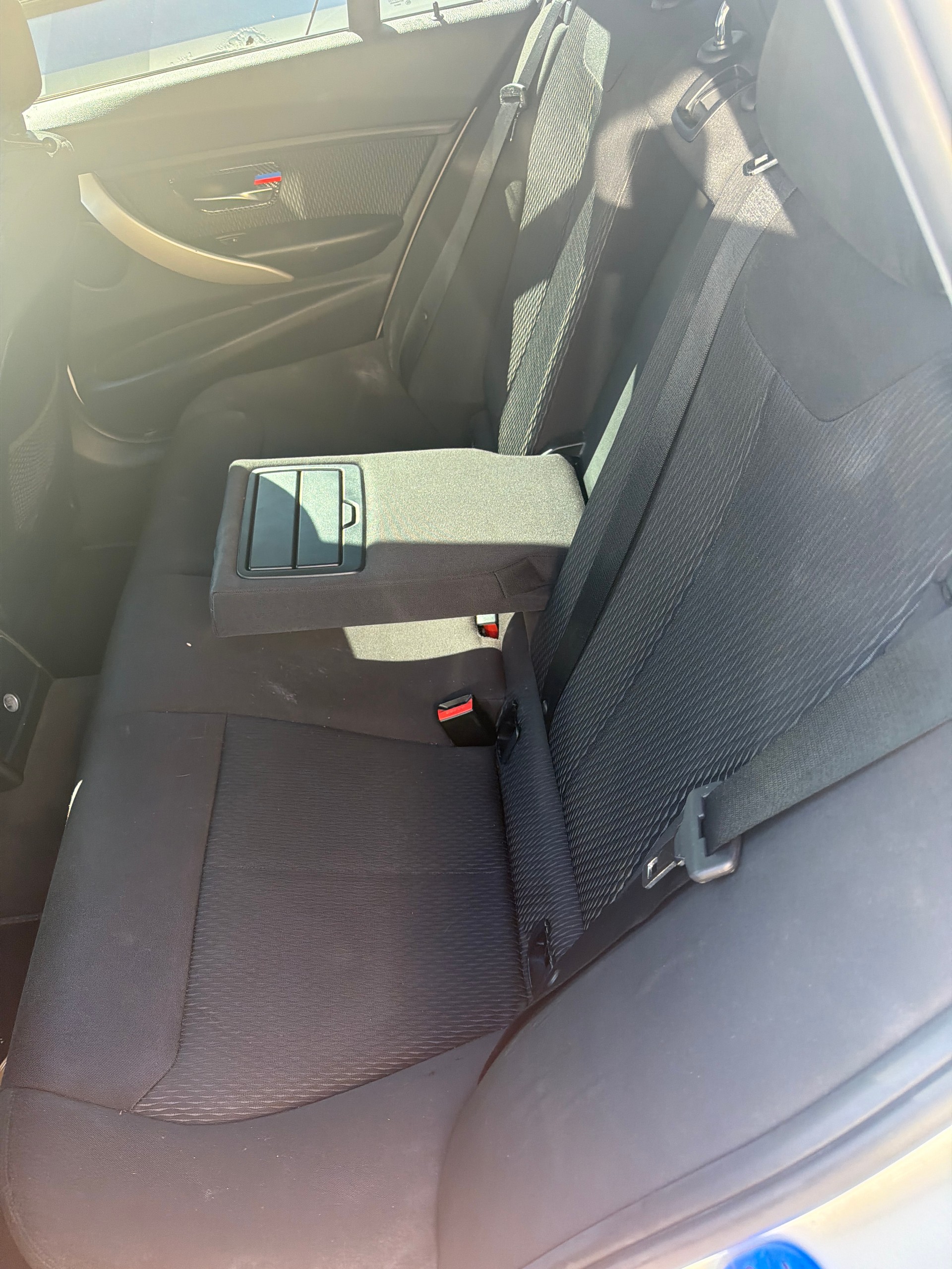 BMW 320d xDrive Touring Luxury Line Steptronic-image-2