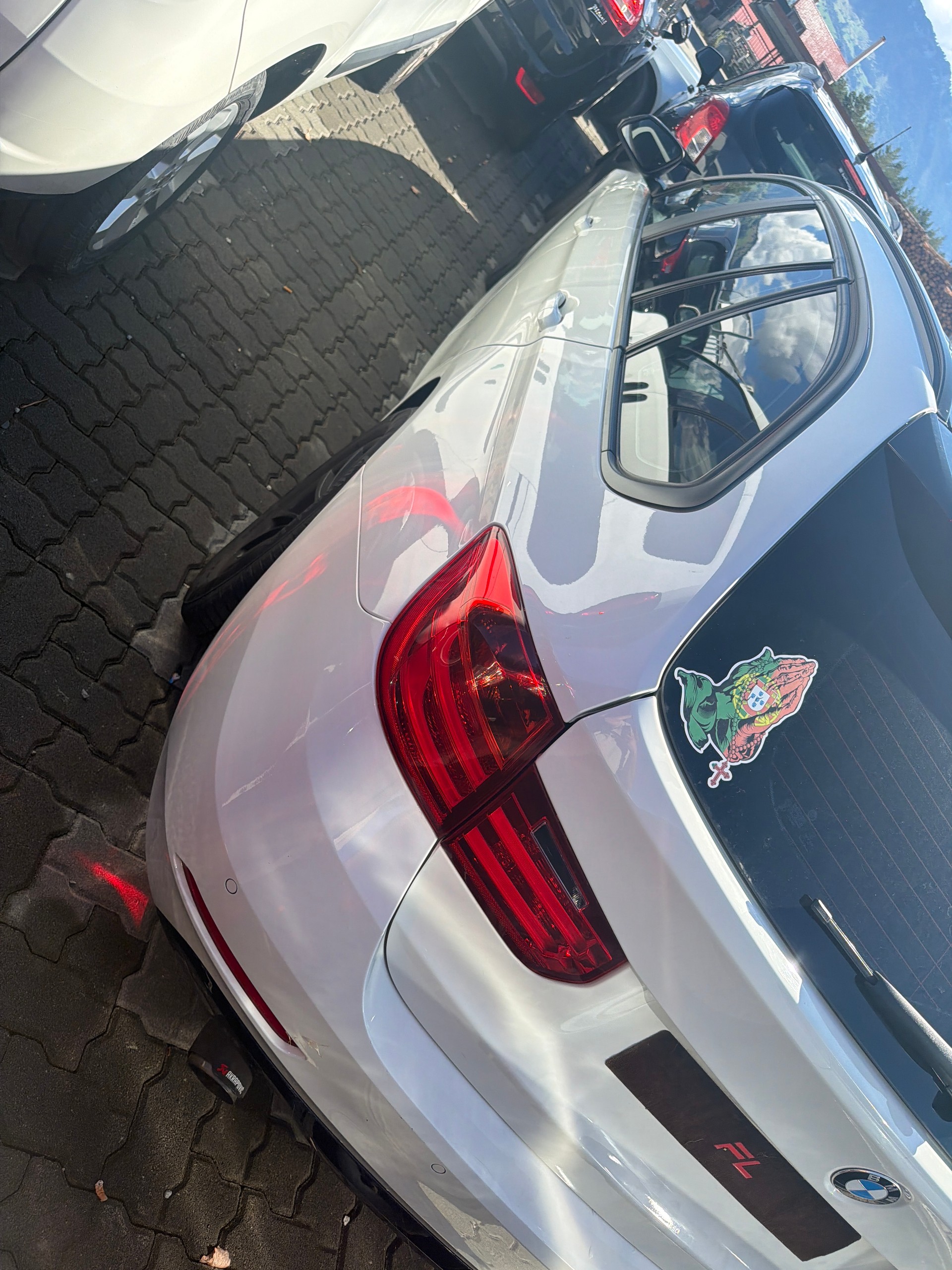 BMW 320d xDrive Touring Luxury Line Steptronic-image-4