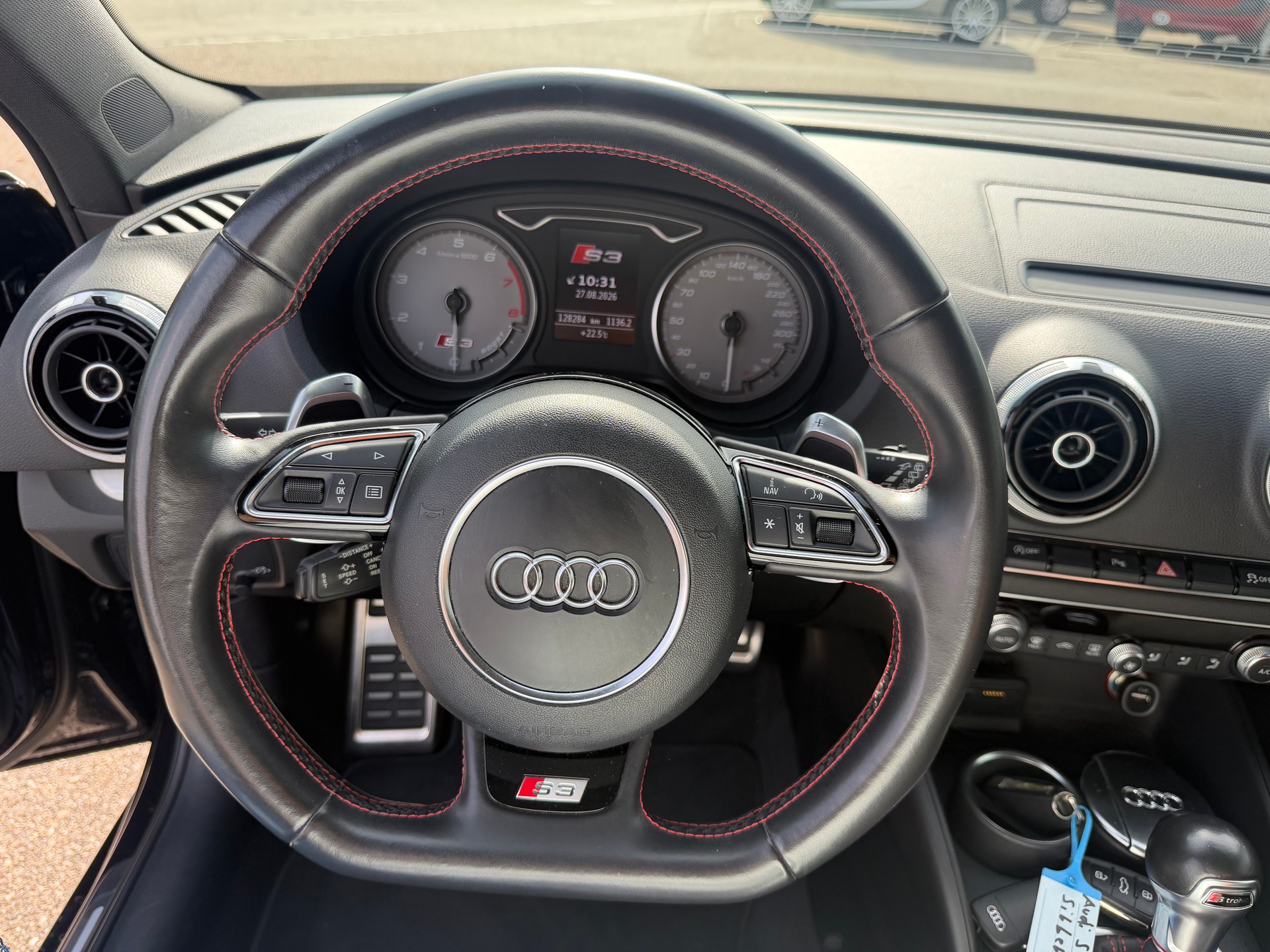 AUDI S3 Sportback 2.0 TFSI quattro-image-11