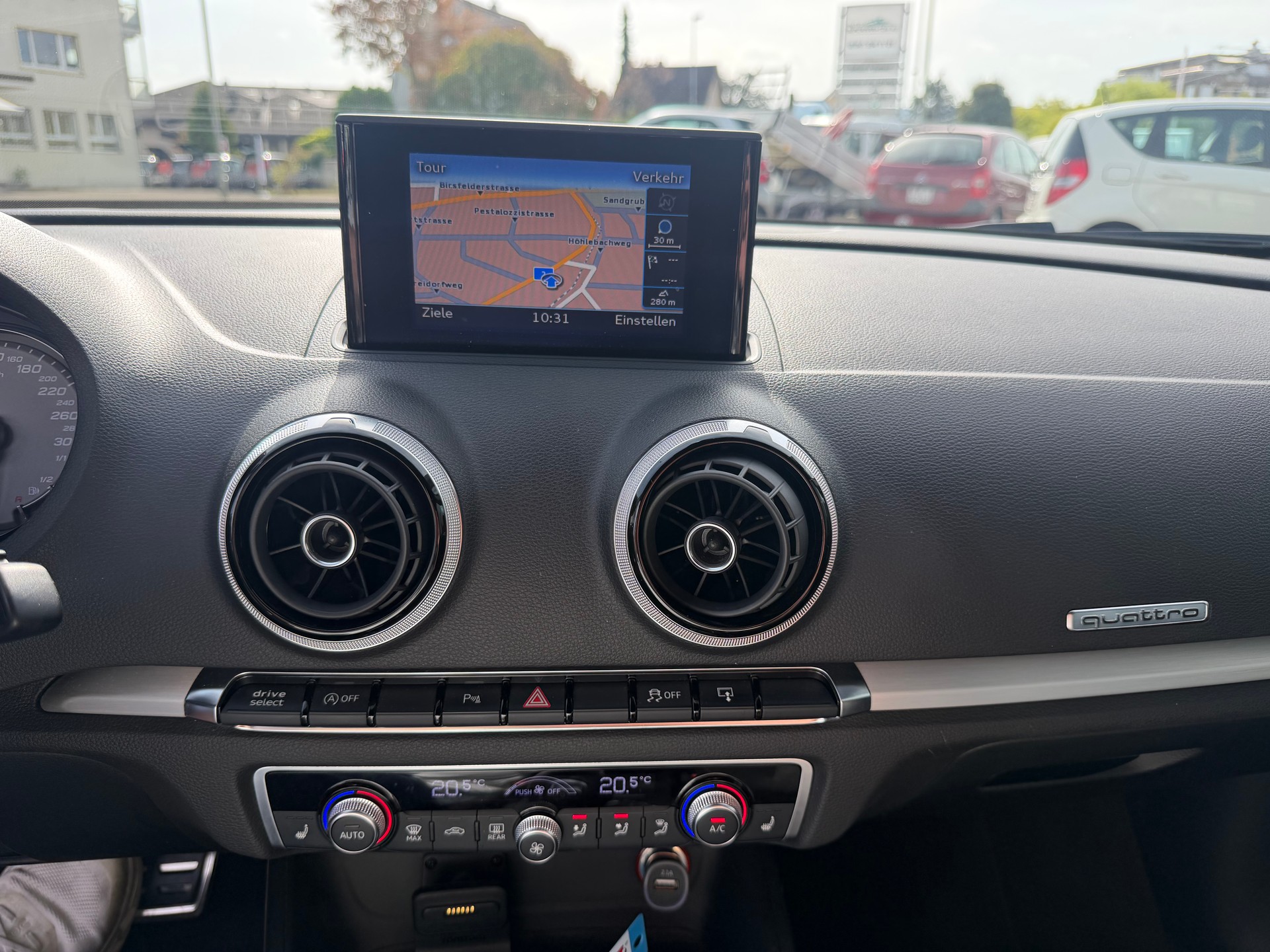 AUDI S3 Sportback 2.0 TFSI quattro-image-13