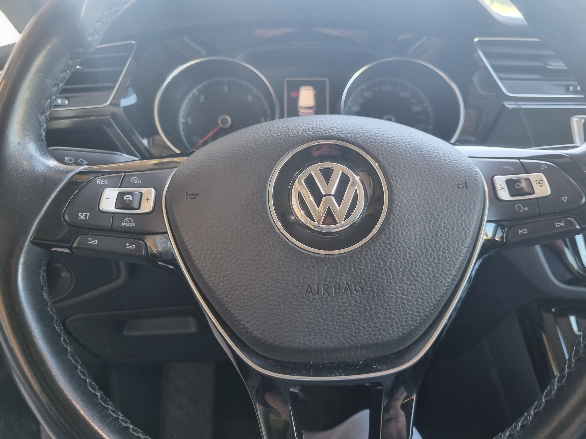 VW Touran 2.0 TDI BlueMotion Technology Highline DSG-image-12
