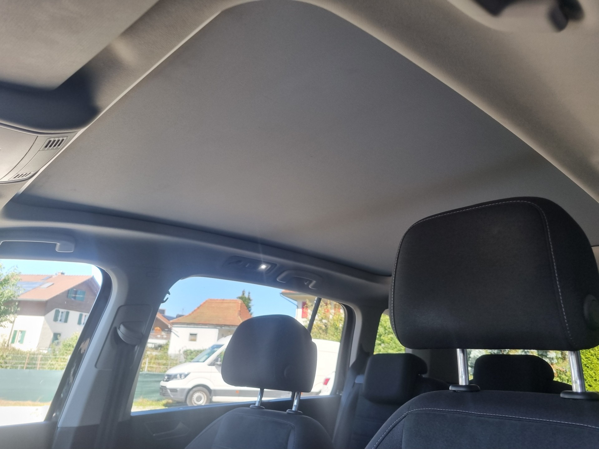 VW Touran 2.0 TDI BlueMotion Technology Highline DSG-image-16