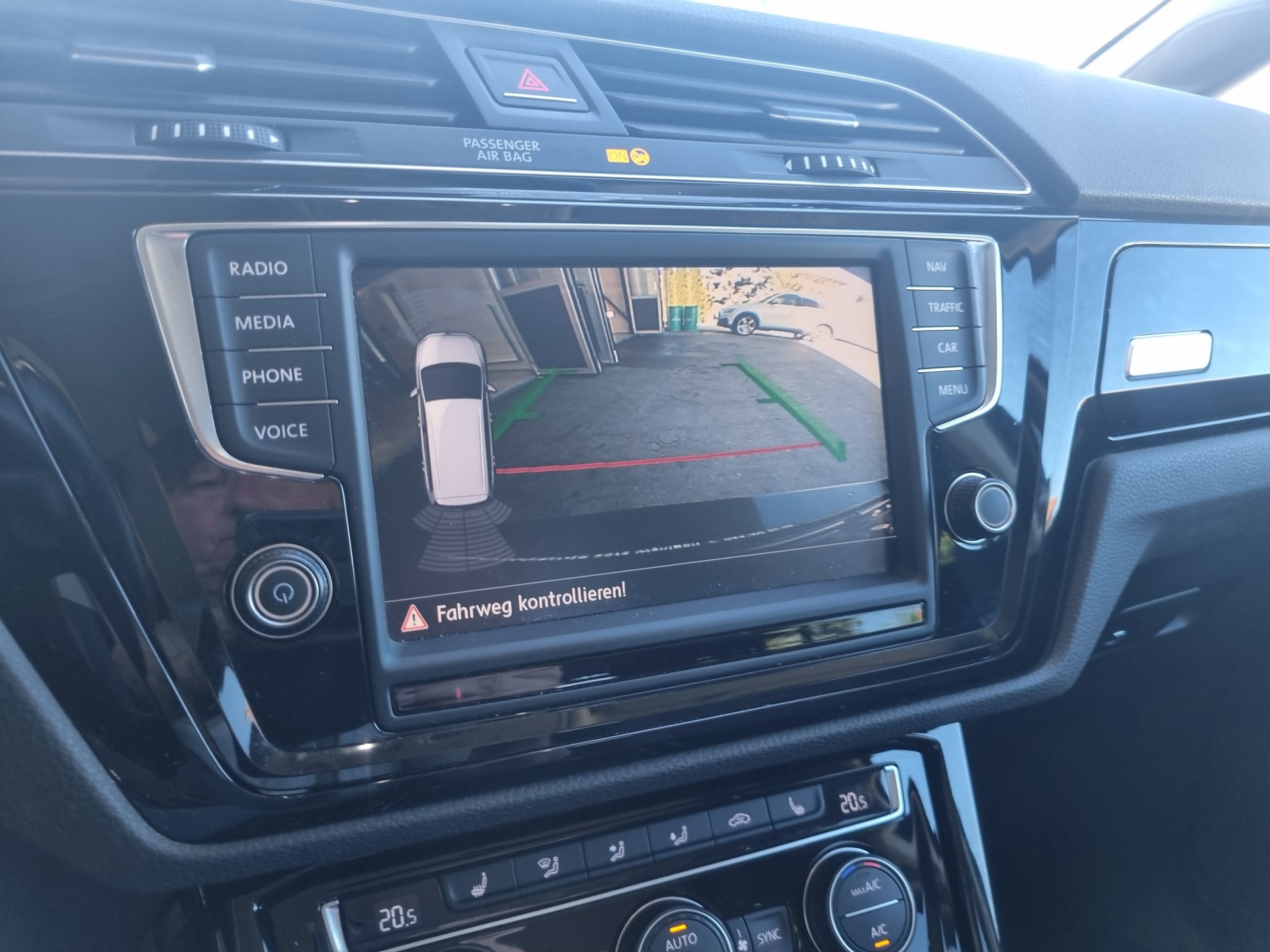 VW Touran 2.0 TDI BlueMotion Technology Highline DSG-image-14