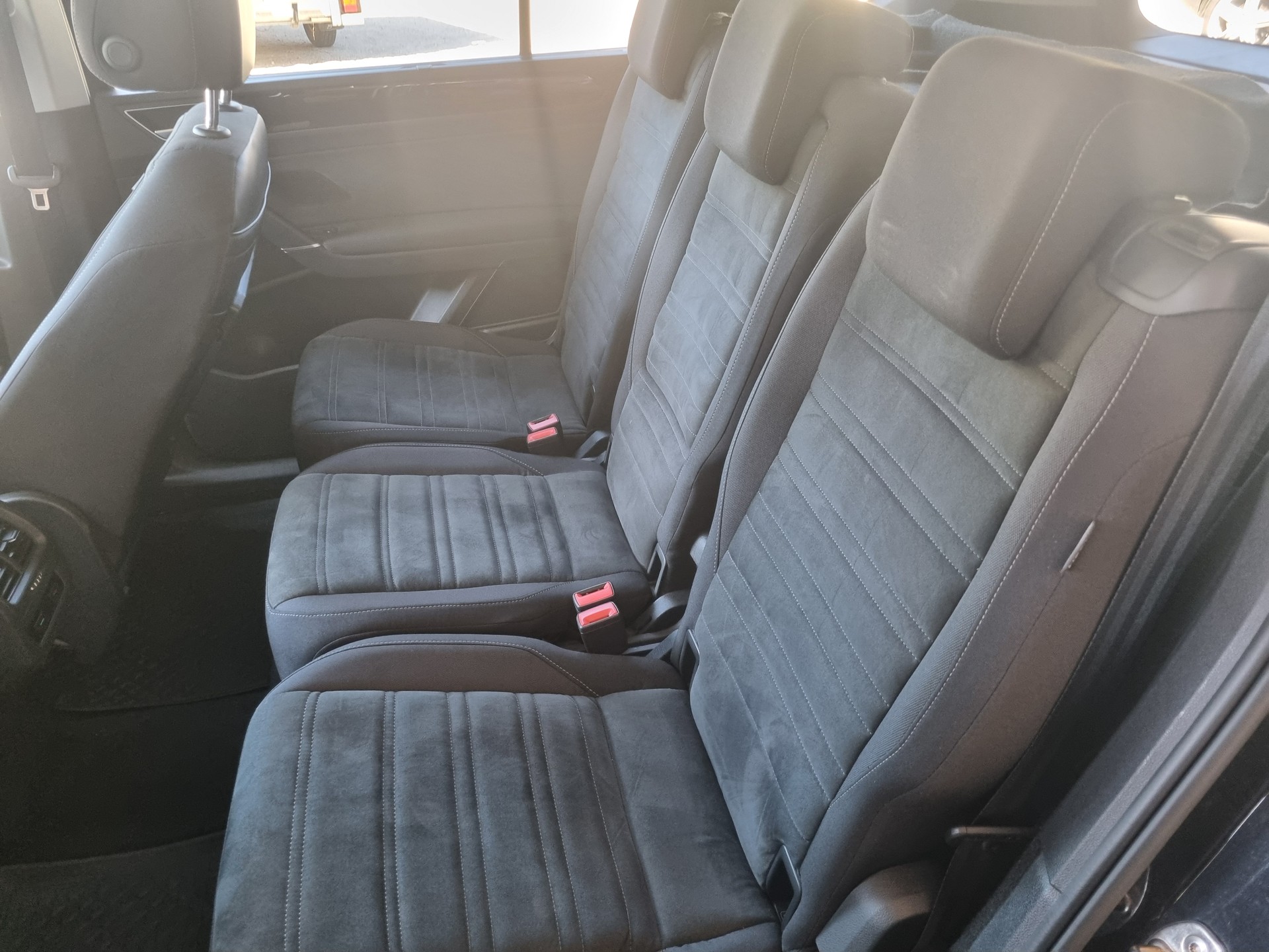 VW Touran 2.0 TDI BlueMotion Technology Highline DSG-image-9