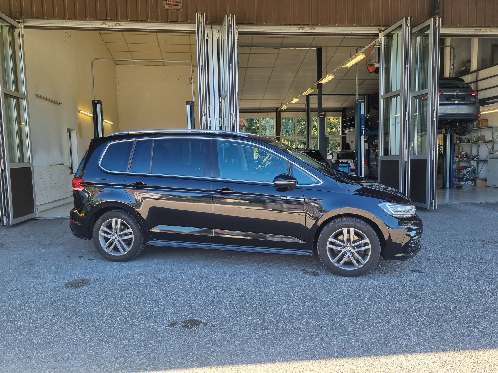 VW Touran 2.0 TDI BlueMotion Technology Highline DSG-image-2