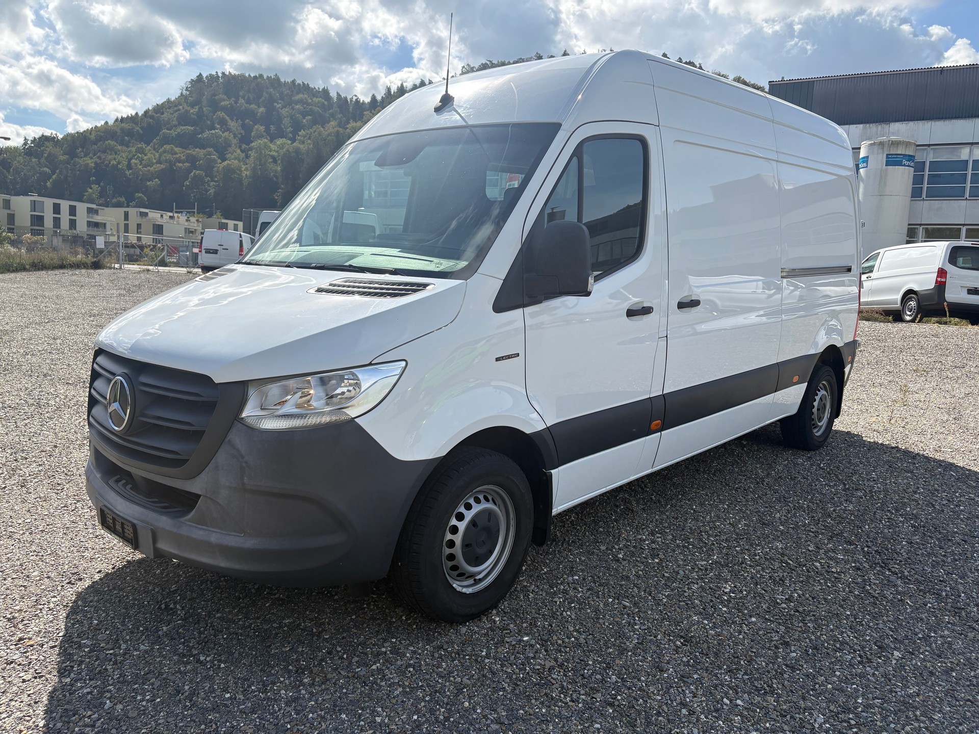 MERCEDES-BENZ eSprinter 312 47kWh Standard-image-2