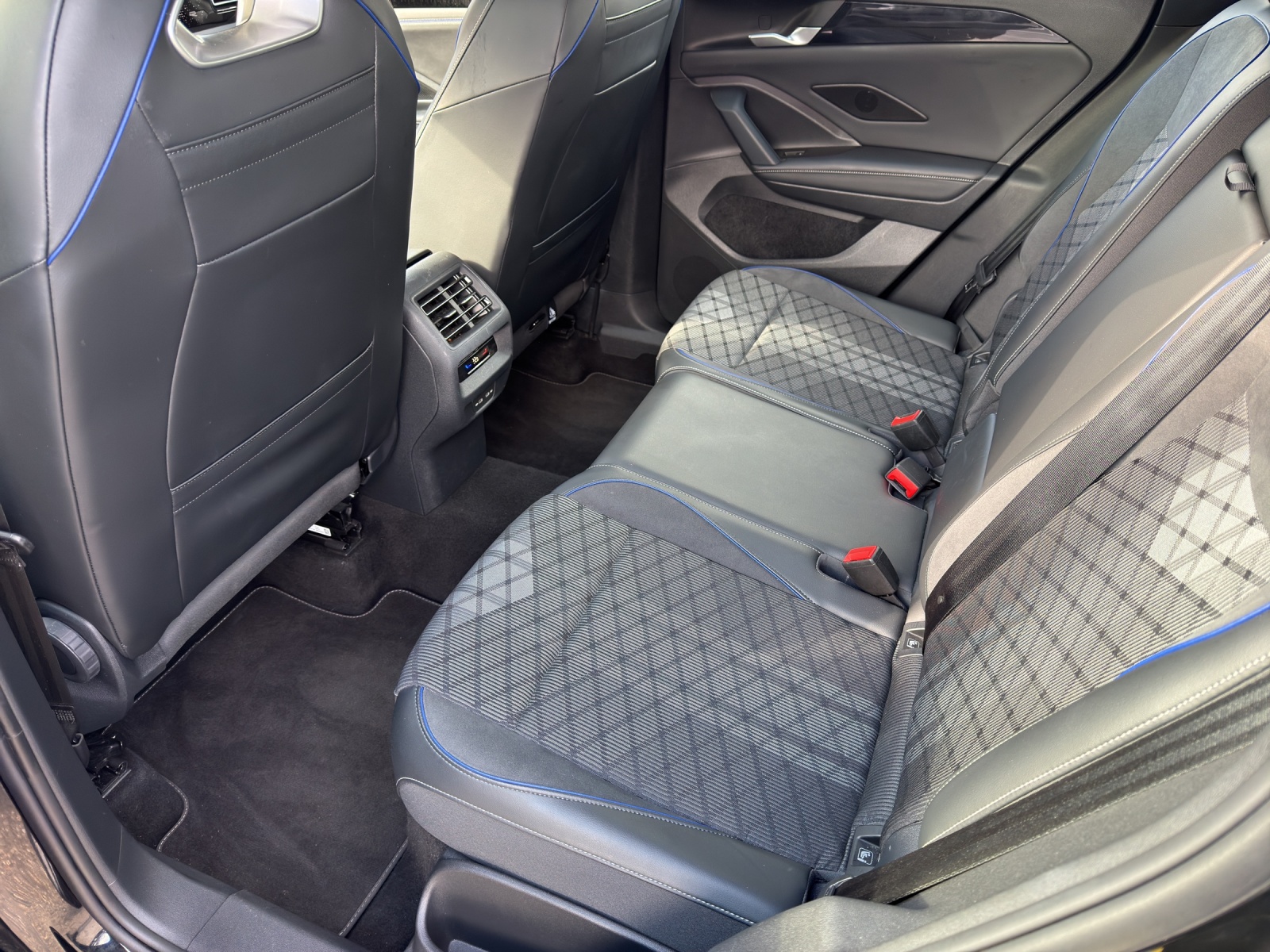 VW Tiguan 2.0 TSI DSG R-Line 4Motion-image-11