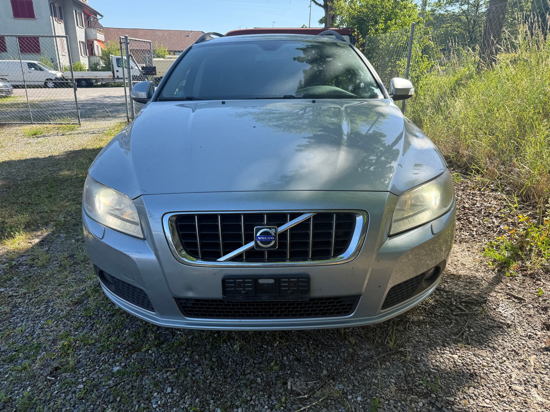 VOLVO V70 2.5T Momentum Geartronic-image-0