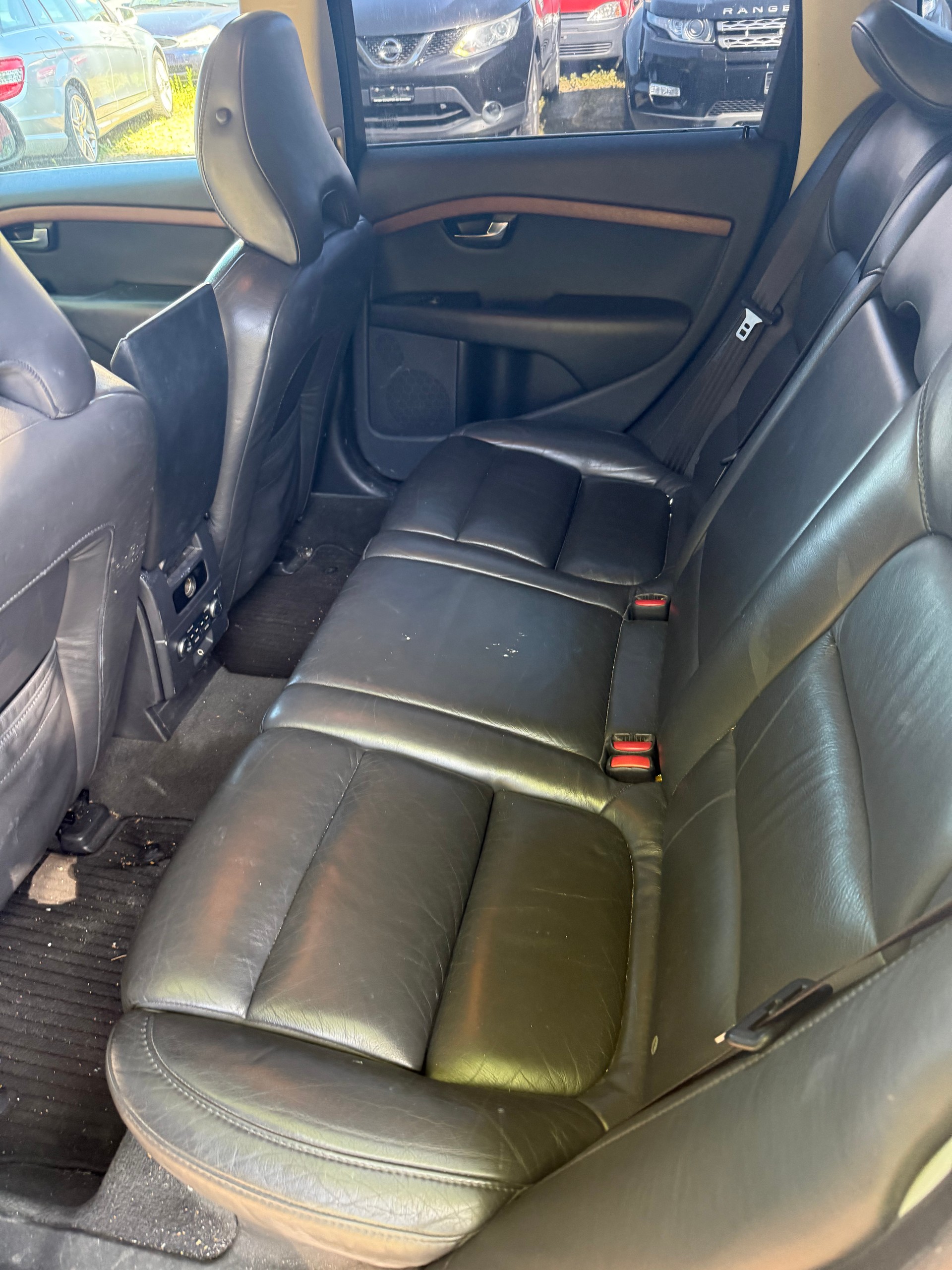 VOLVO V70 2.5T Momentum Geartronic-image-8