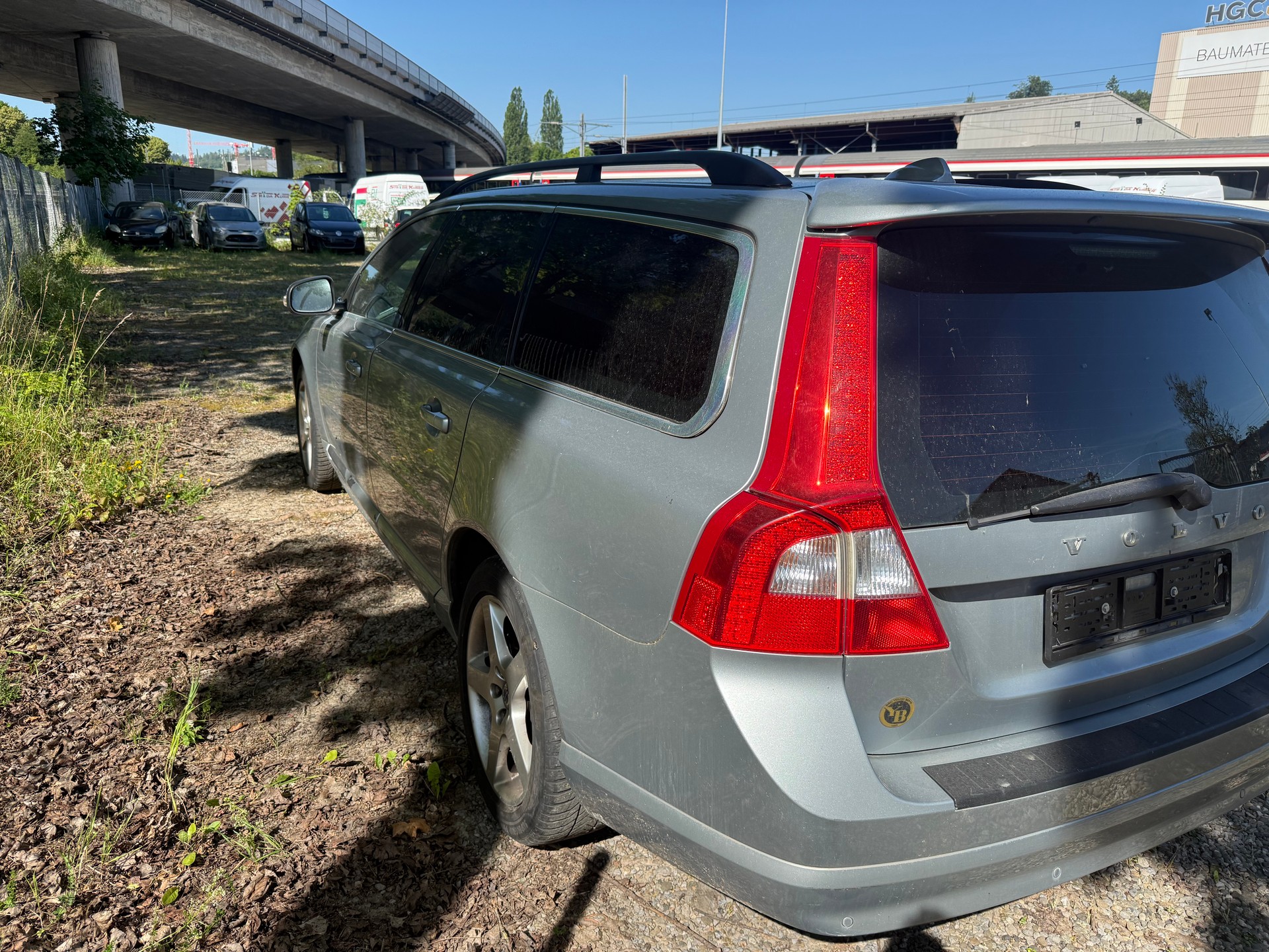 VOLVO V70 2.5T Momentum Geartronic-image-3