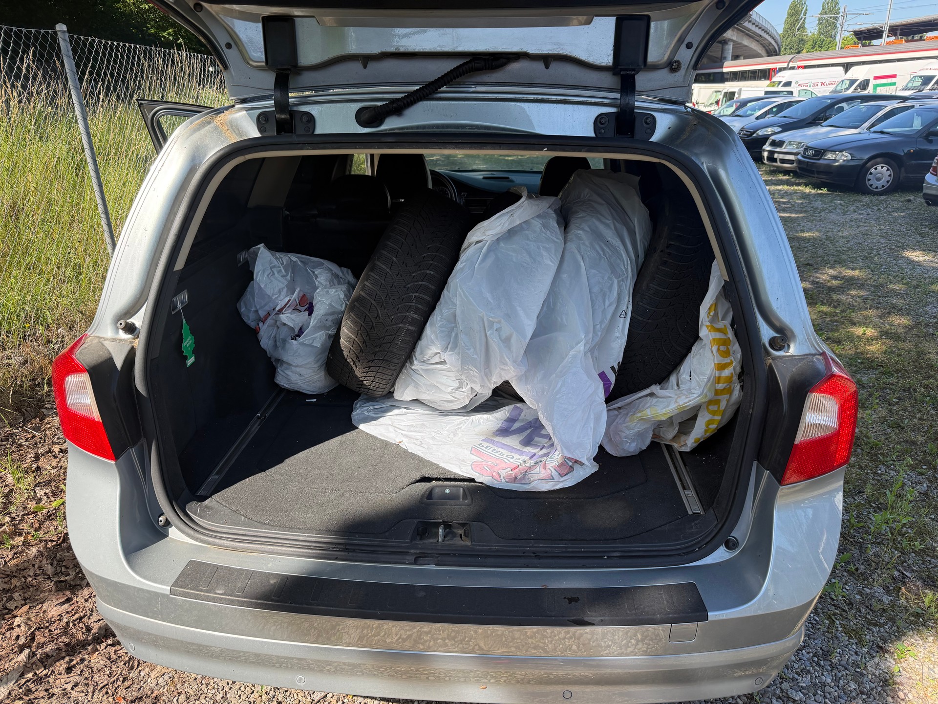 VOLVO V70 2.5T Momentum Geartronic-image-10