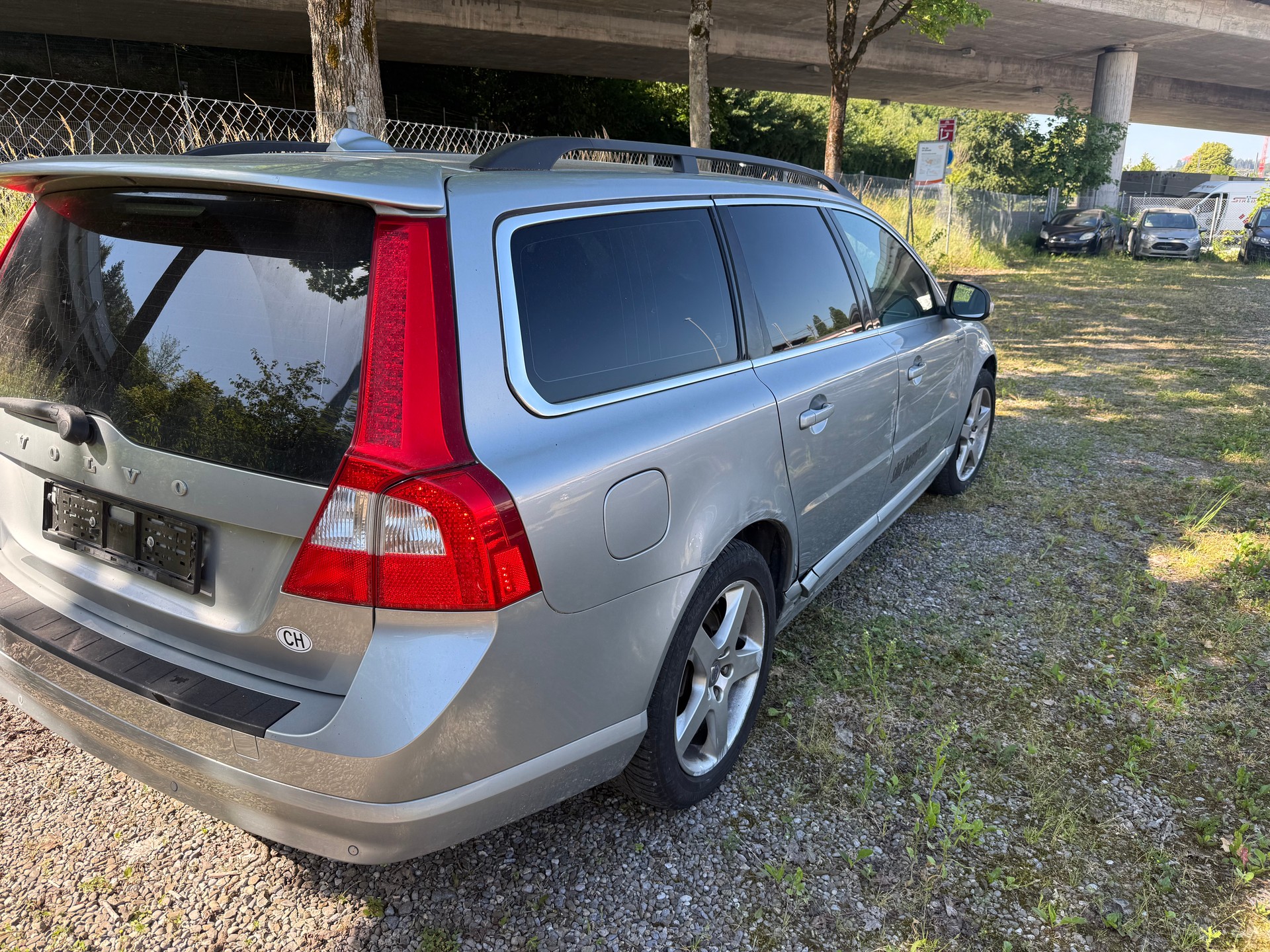 VOLVO V70 2.5T Momentum Geartronic-image-6