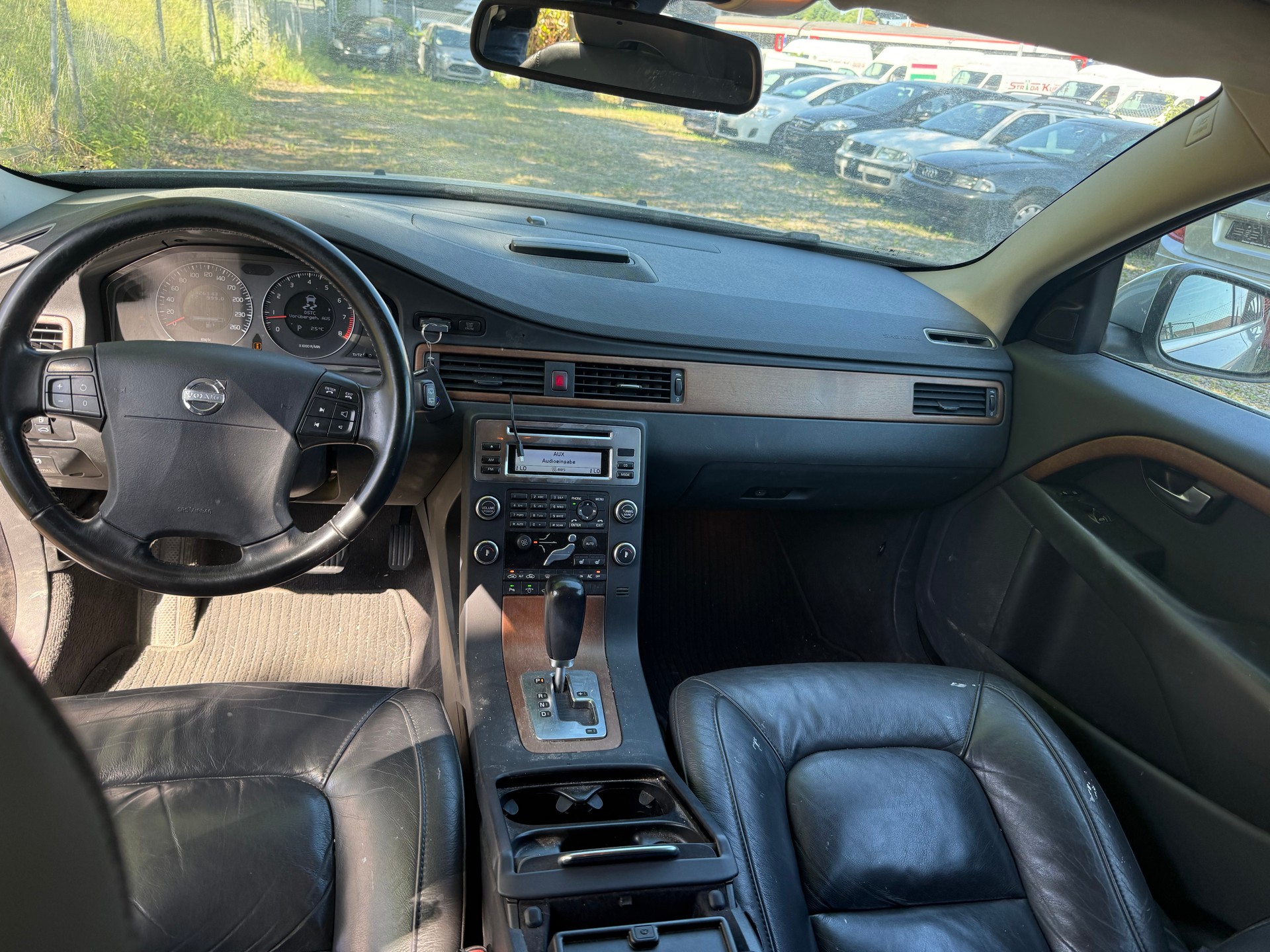 VOLVO V70 2.5T Momentum Geartronic-image-9