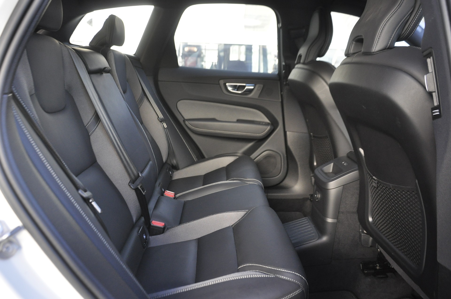 VOLVO XC60 T6 eAWD PluginHybrid Ultimate Dark Geartronic-image-8