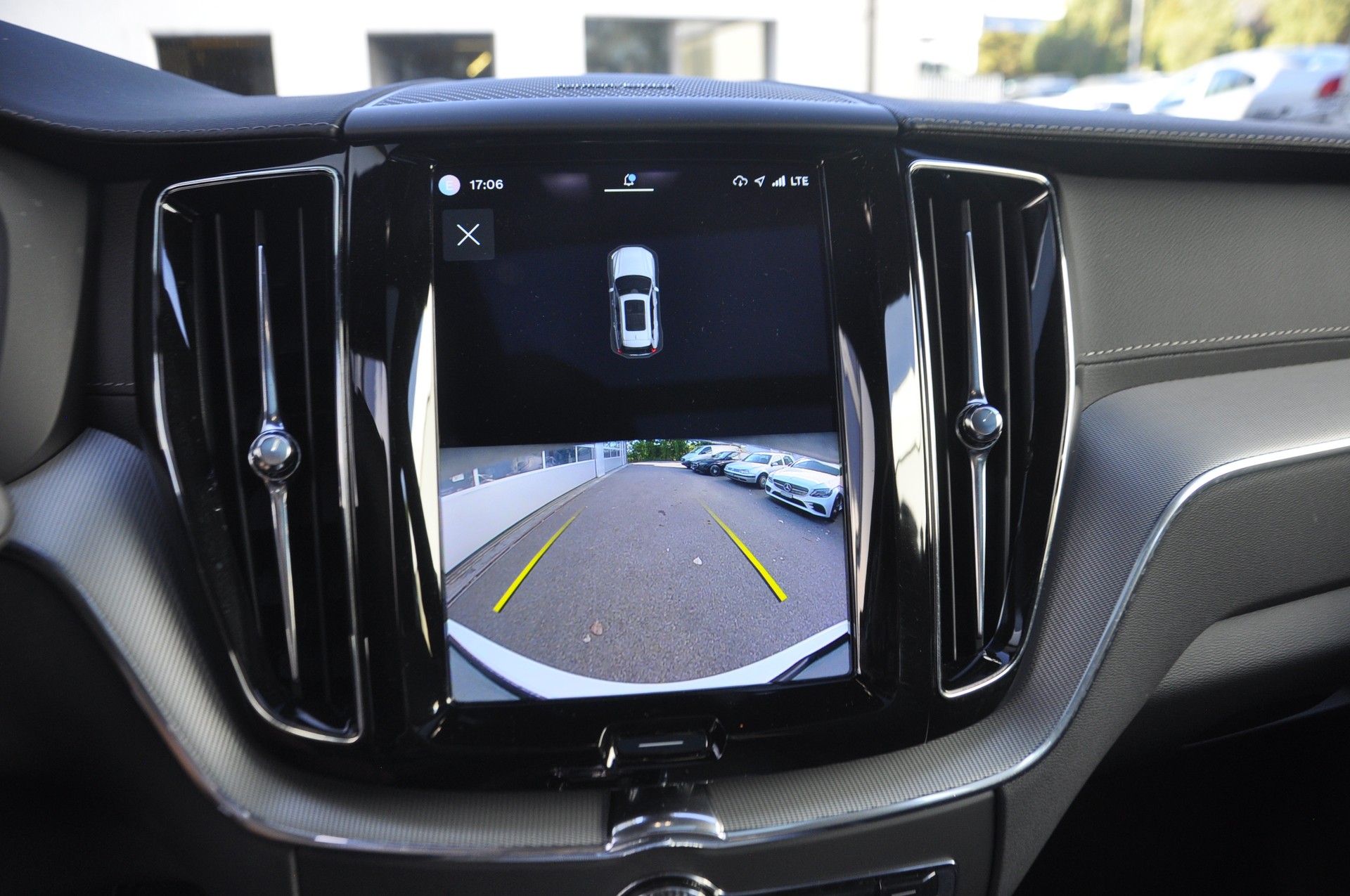 VOLVO XC60 T6 eAWD PluginHybrid Ultimate Dark Geartronic-image-10