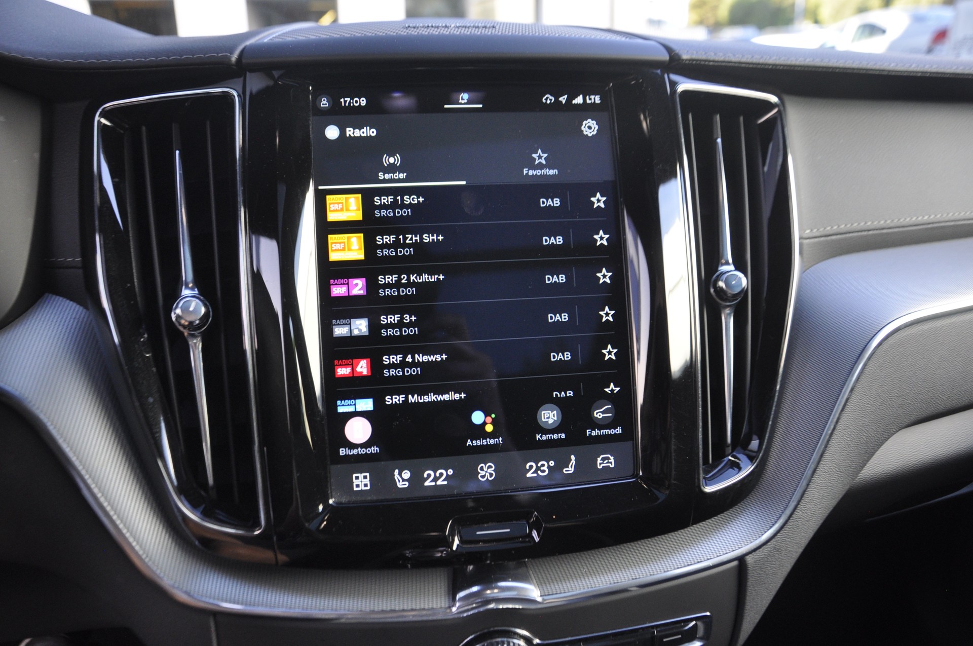 VOLVO XC60 T6 eAWD PluginHybrid Ultimate Dark Geartronic-image-13