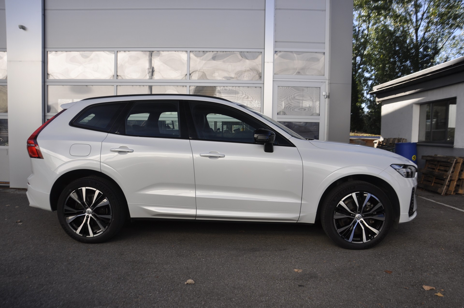 VOLVO XC60 T6 eAWD PluginHybrid Ultimate Dark Geartronic-image-1