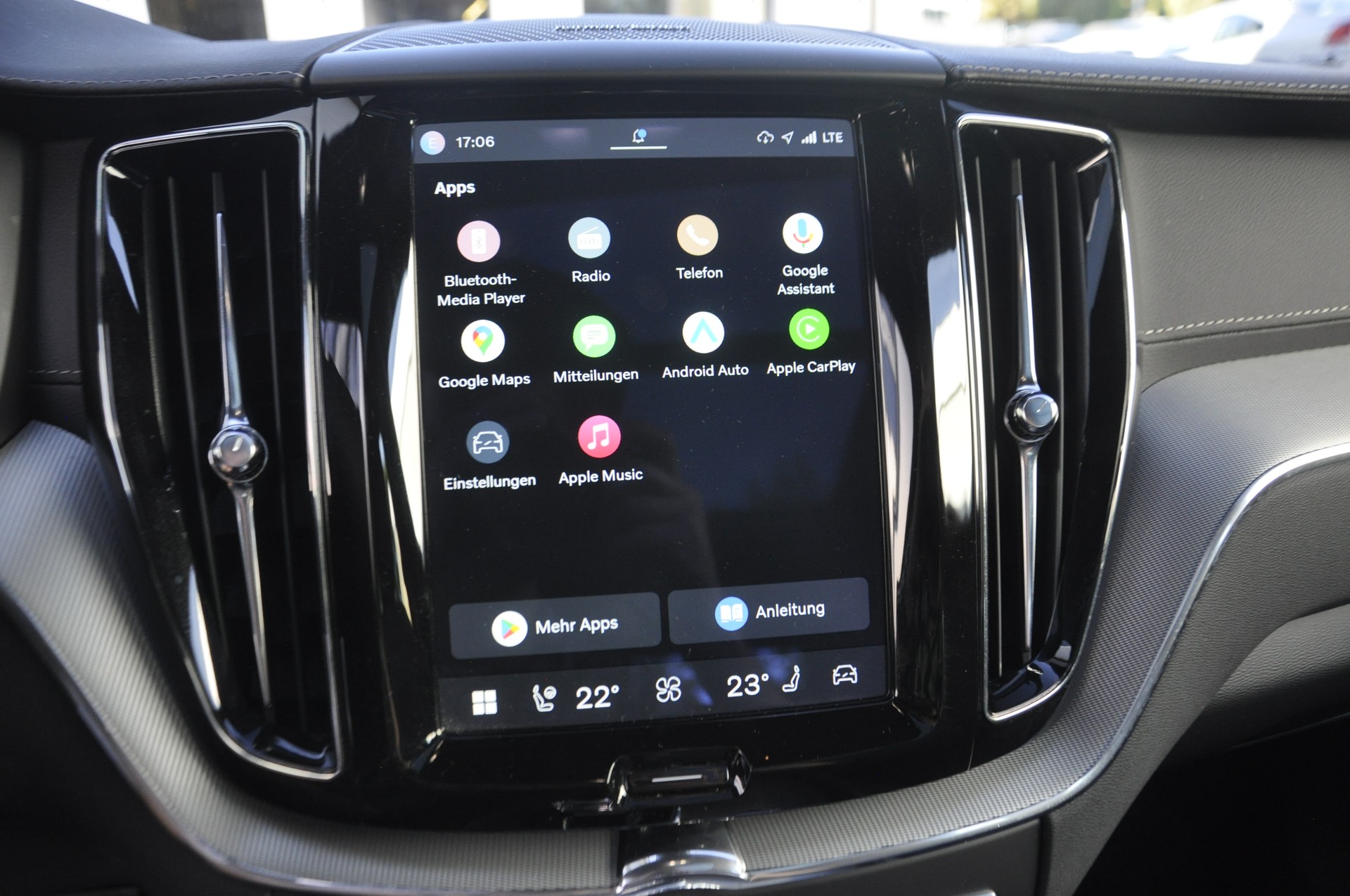 VOLVO XC60 T6 eAWD PluginHybrid Ultimate Dark Geartronic-image-11