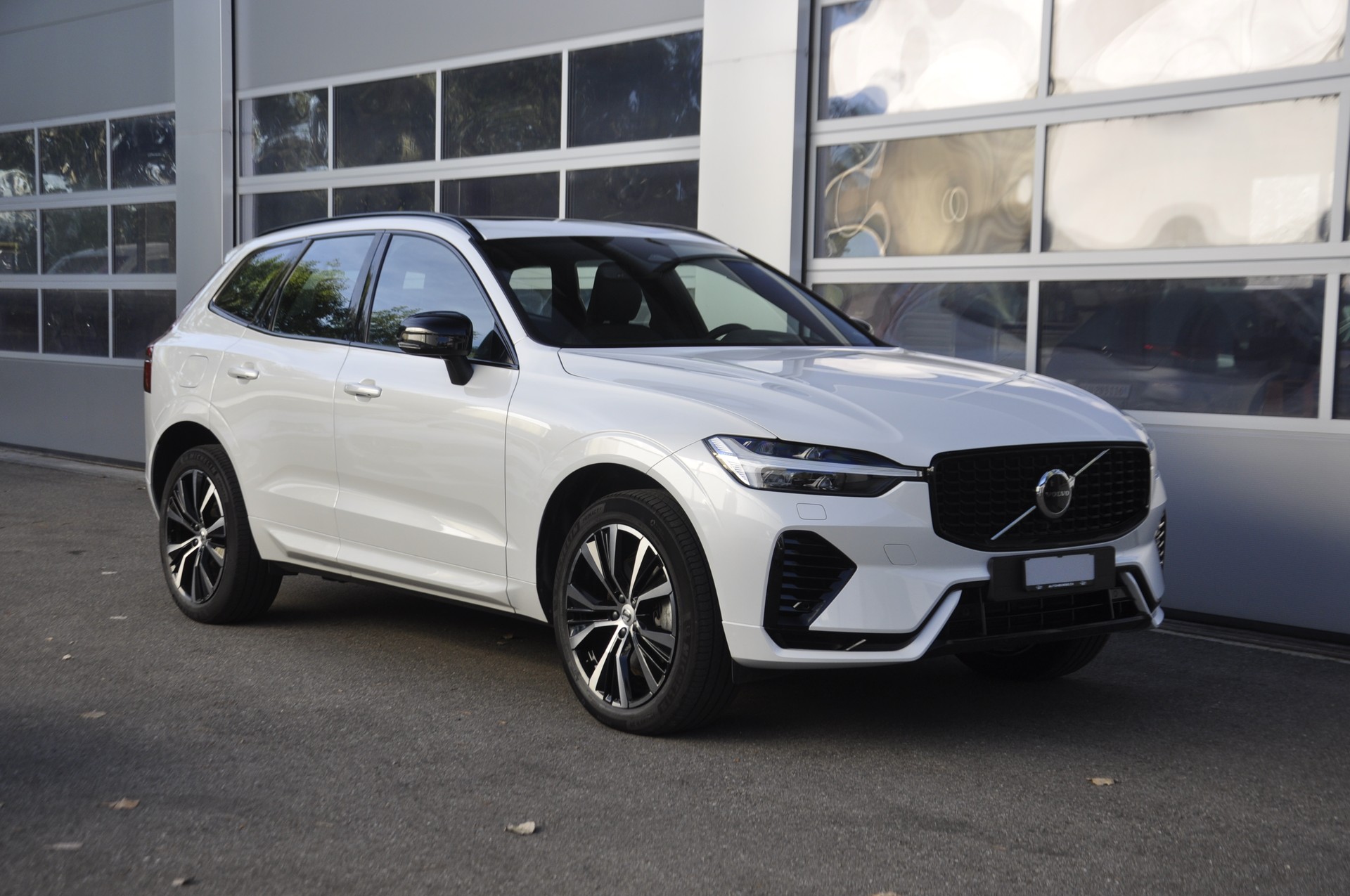 VOLVO XC60 T6 eAWD PluginHybrid Ultimate Dark Geartronic-image-0
