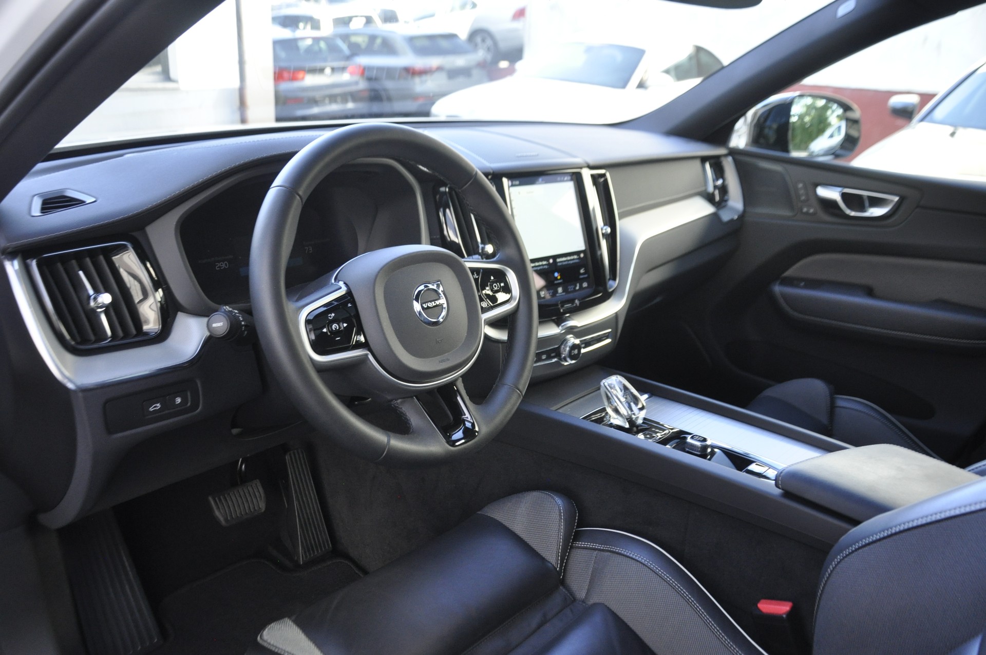 VOLVO XC60 T6 eAWD PluginHybrid Ultimate Dark Geartronic-image-5