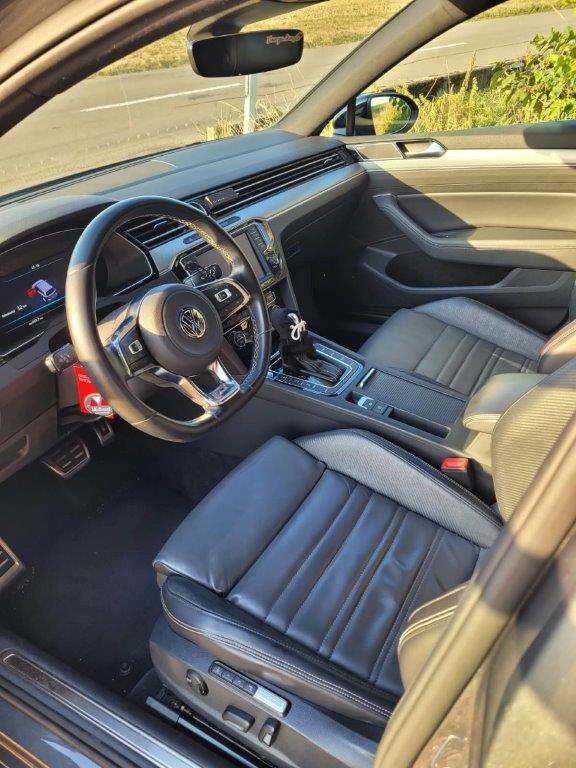 VW Passat Variant 2.0 TDI 240 SCR Highl. DSG 4m-image-11