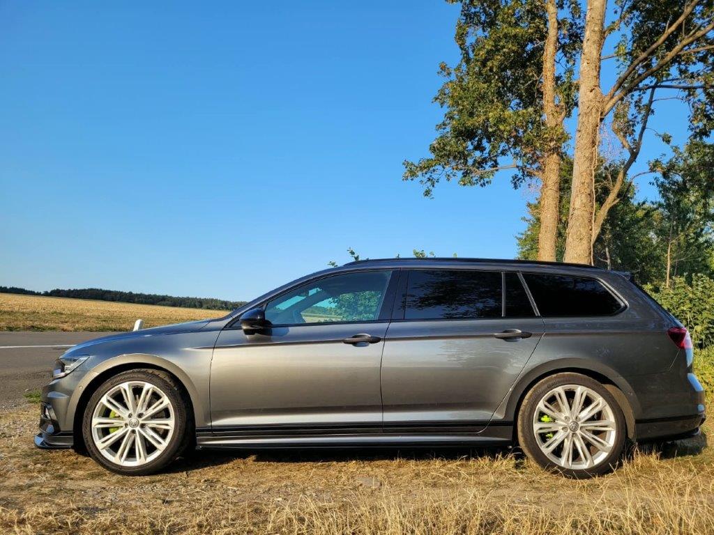 VW Passat Variant 2.0 TDI 240 SCR Highl. DSG 4m-image-6