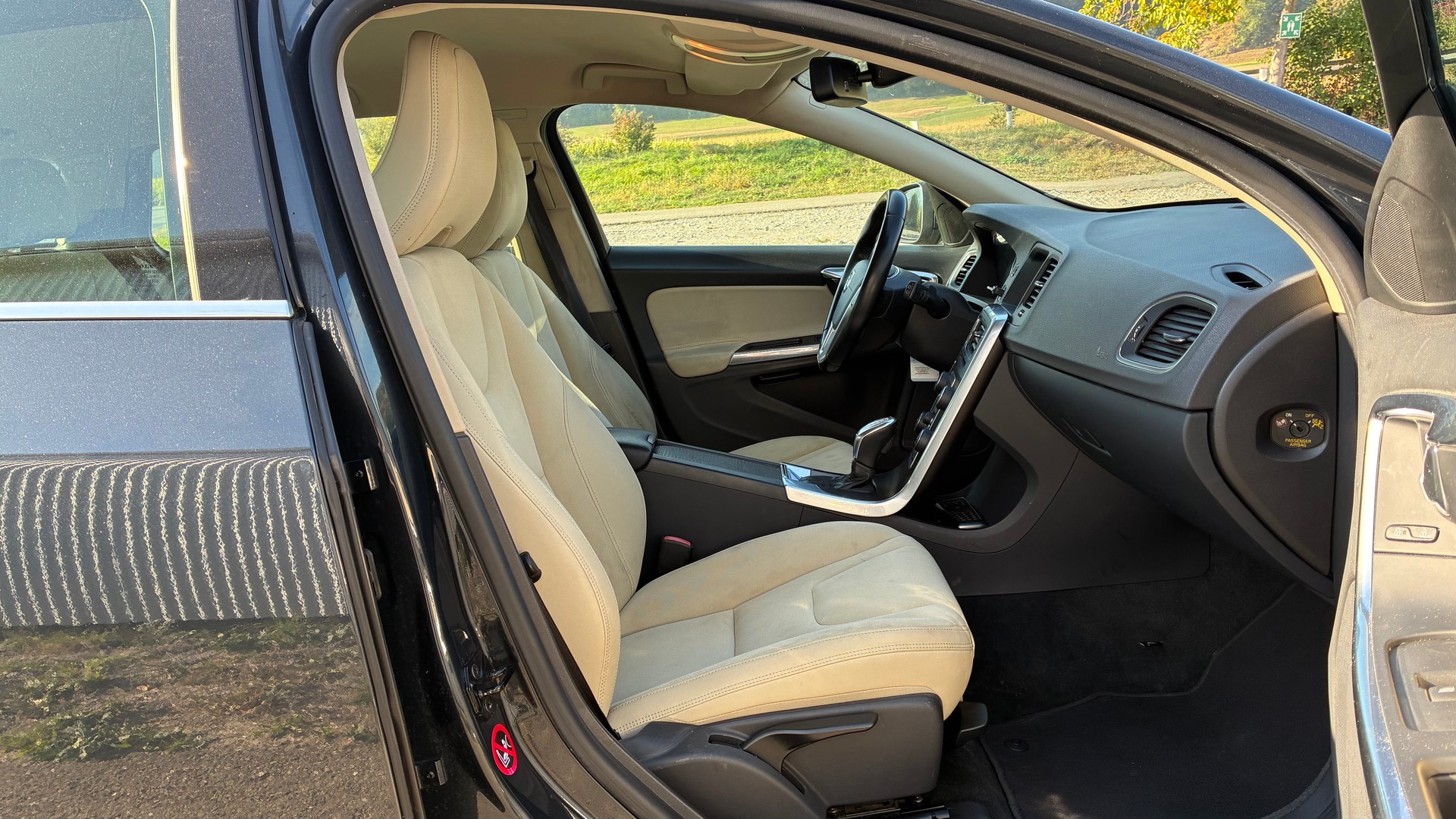 VOLVO V60 T4 Momentum Powershift-image-8