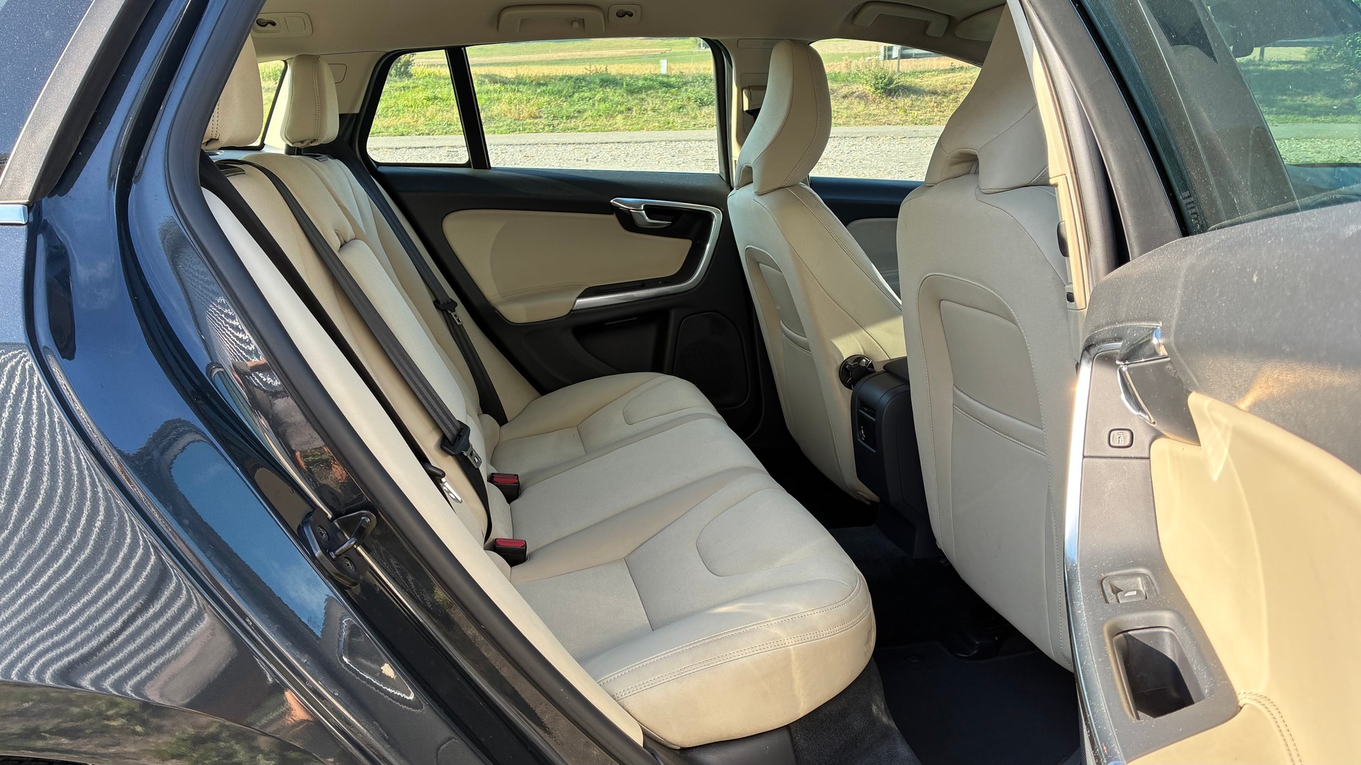 VOLVO V60 T4 Momentum Powershift-image-10