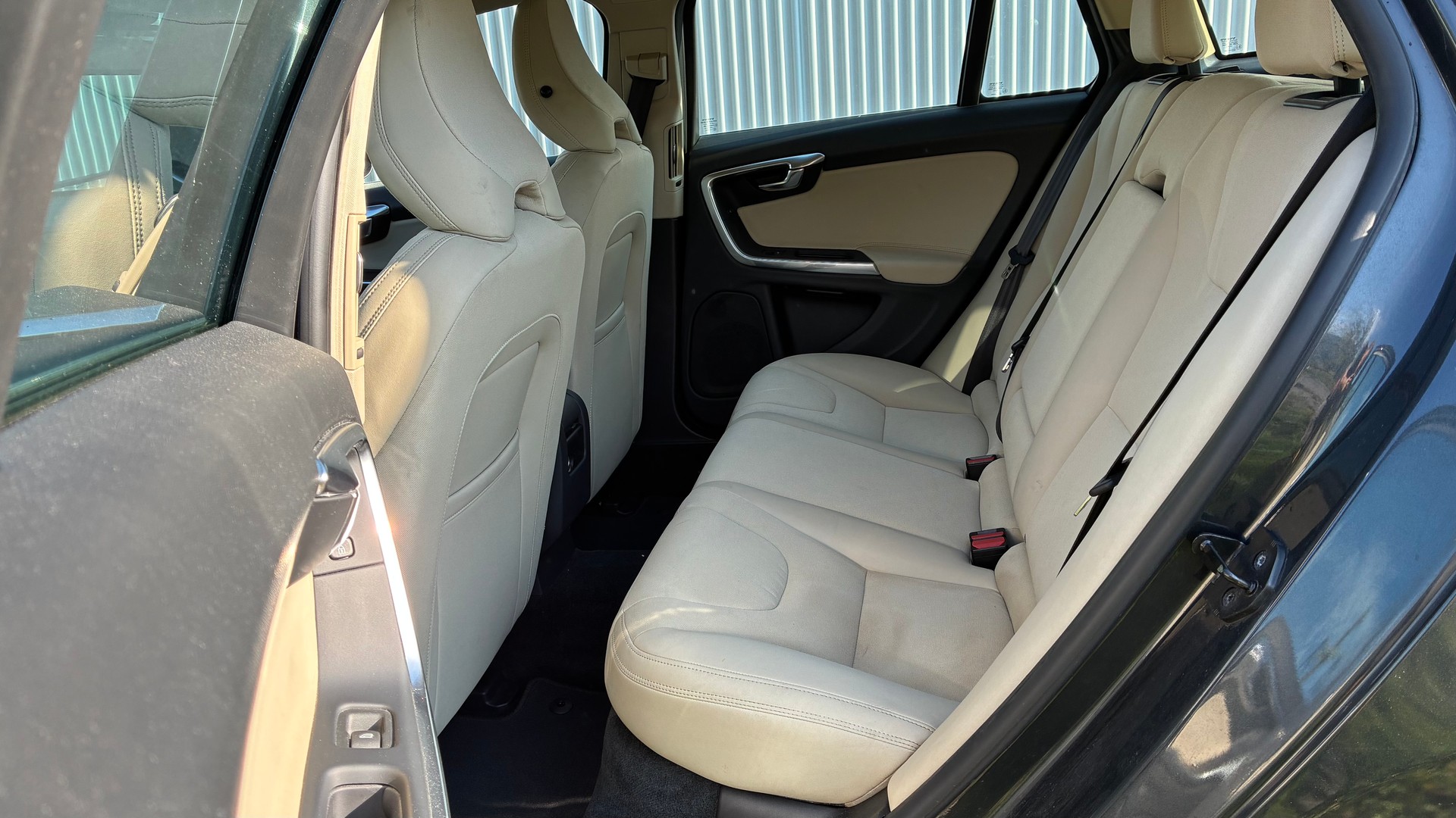 VOLVO V60 T4 Momentum Powershift-image-9