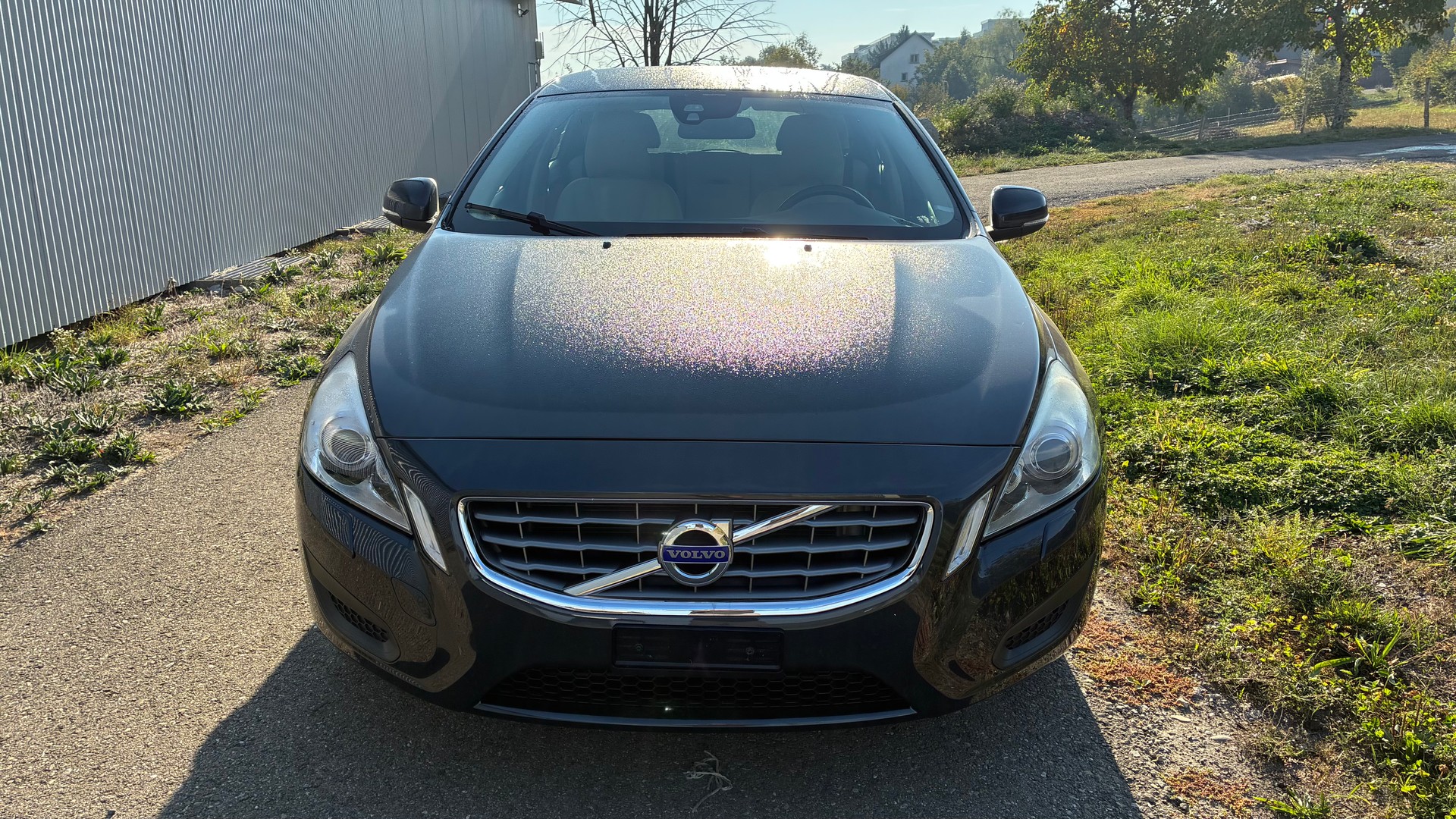 VOLVO V60 T4 Momentum Powershift-image-1